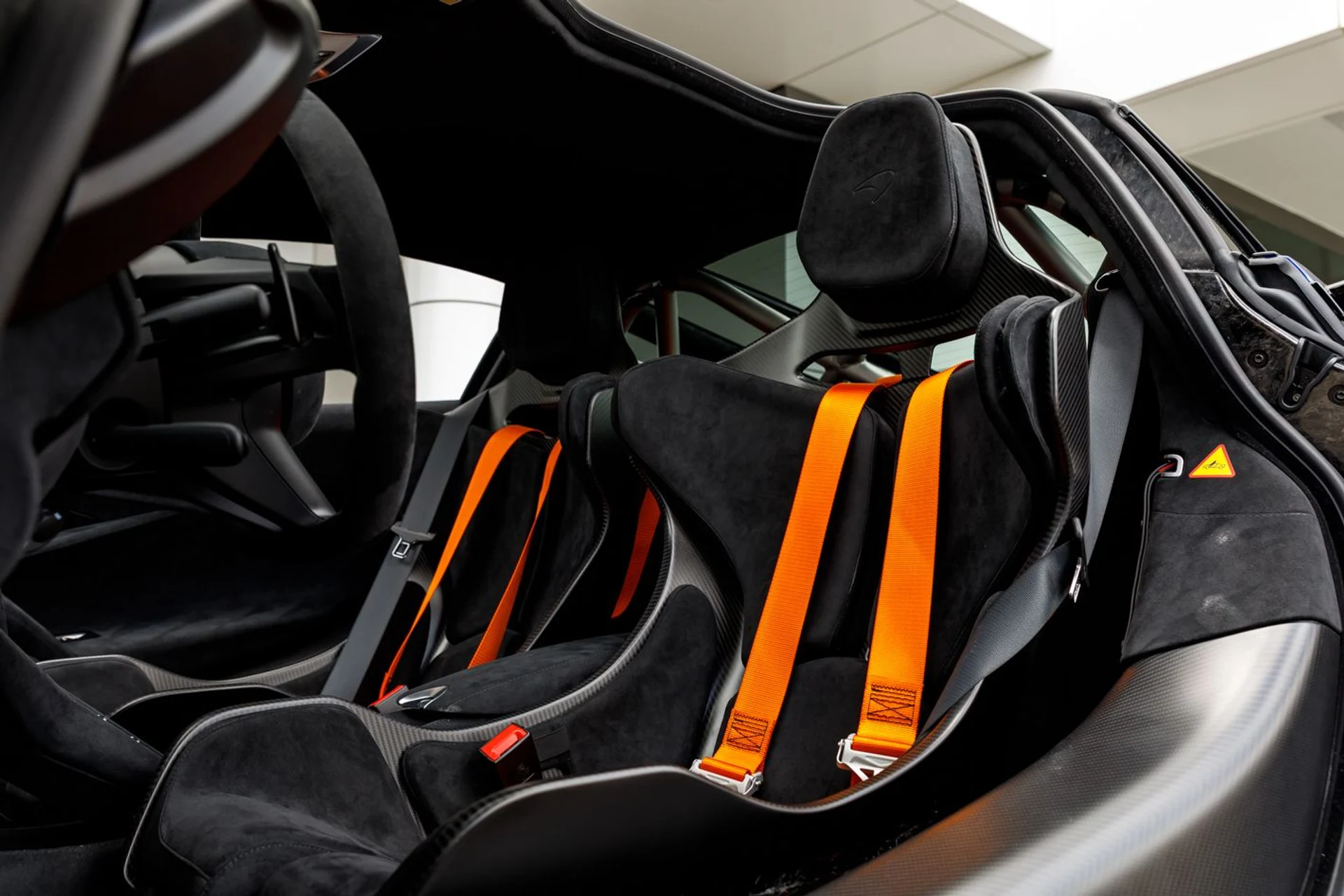 mph020_620908282_573_p21_l_4384b882e1