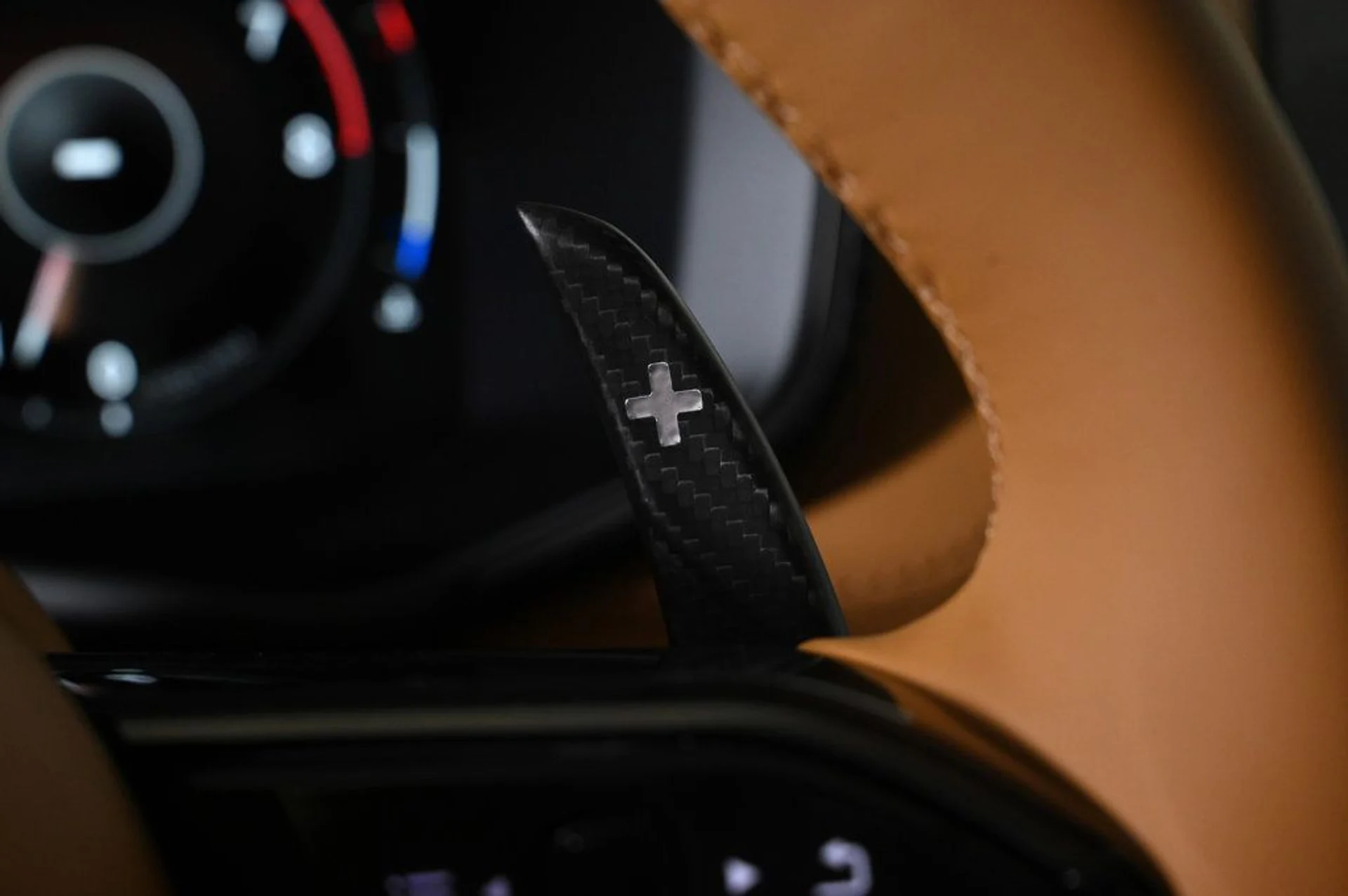 mph020_622895363_new_2026_aston_martin_dbx_707awd_11350_22969412_20_1024_bc811326b8