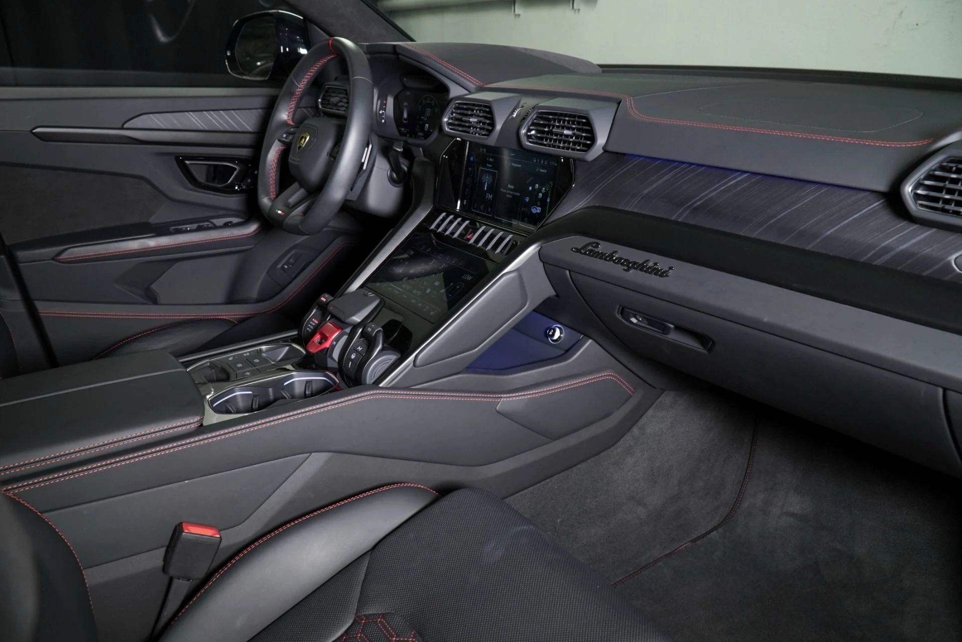 mph020_62350372_Used_2024_Lamborghini_Urus_S_1775152944_937242a4d5