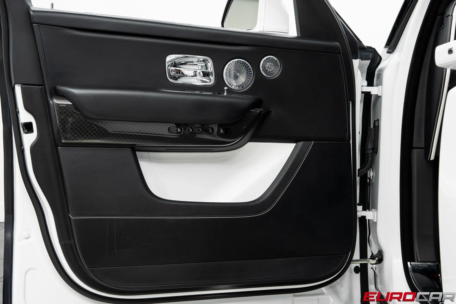 mph020_623713290_image_21_ca38f2aaab