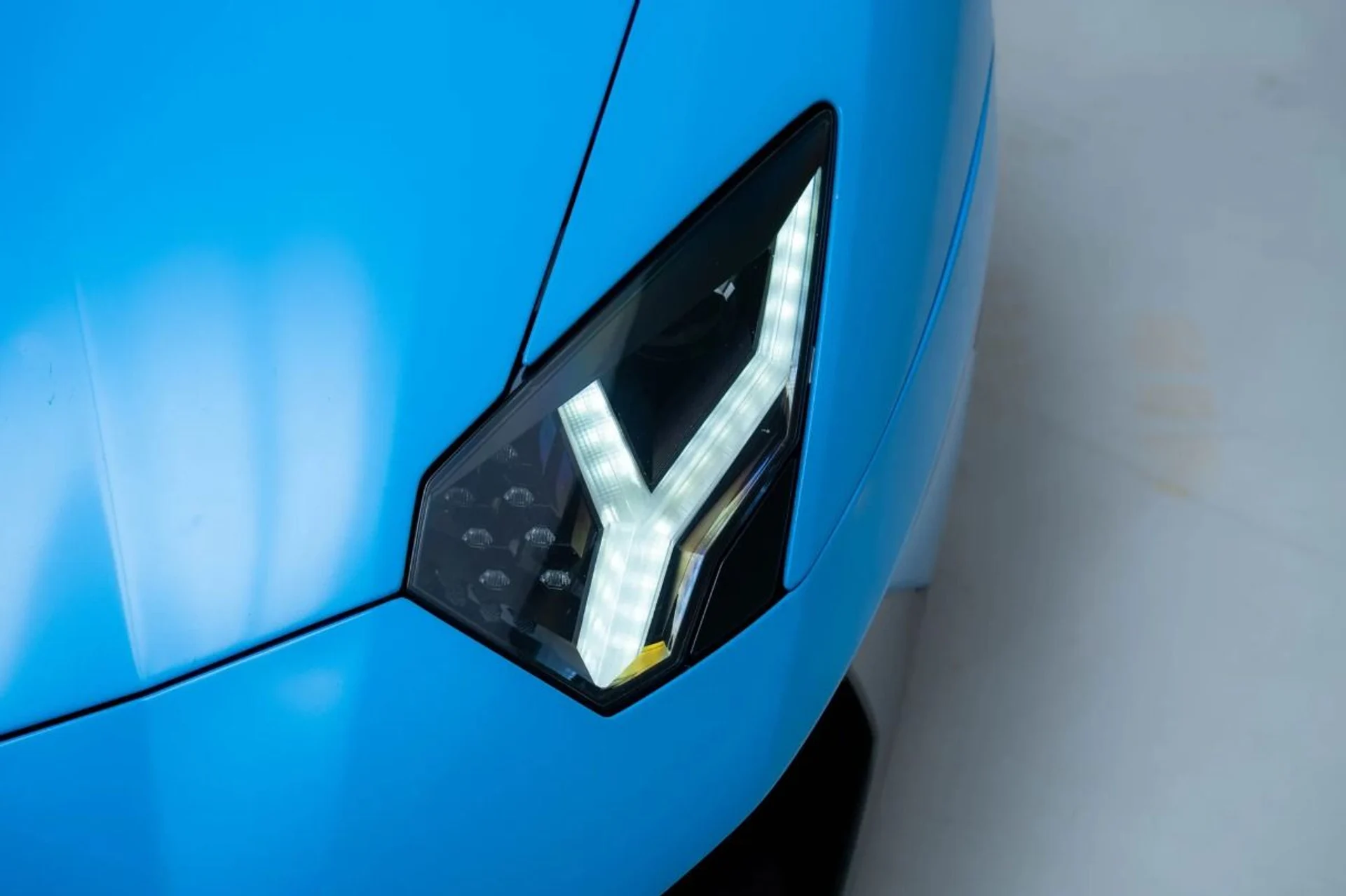 mph020_641410014_Used_2017_Lamborghini_Aventador_SV_1786551969_eb8fddfe30