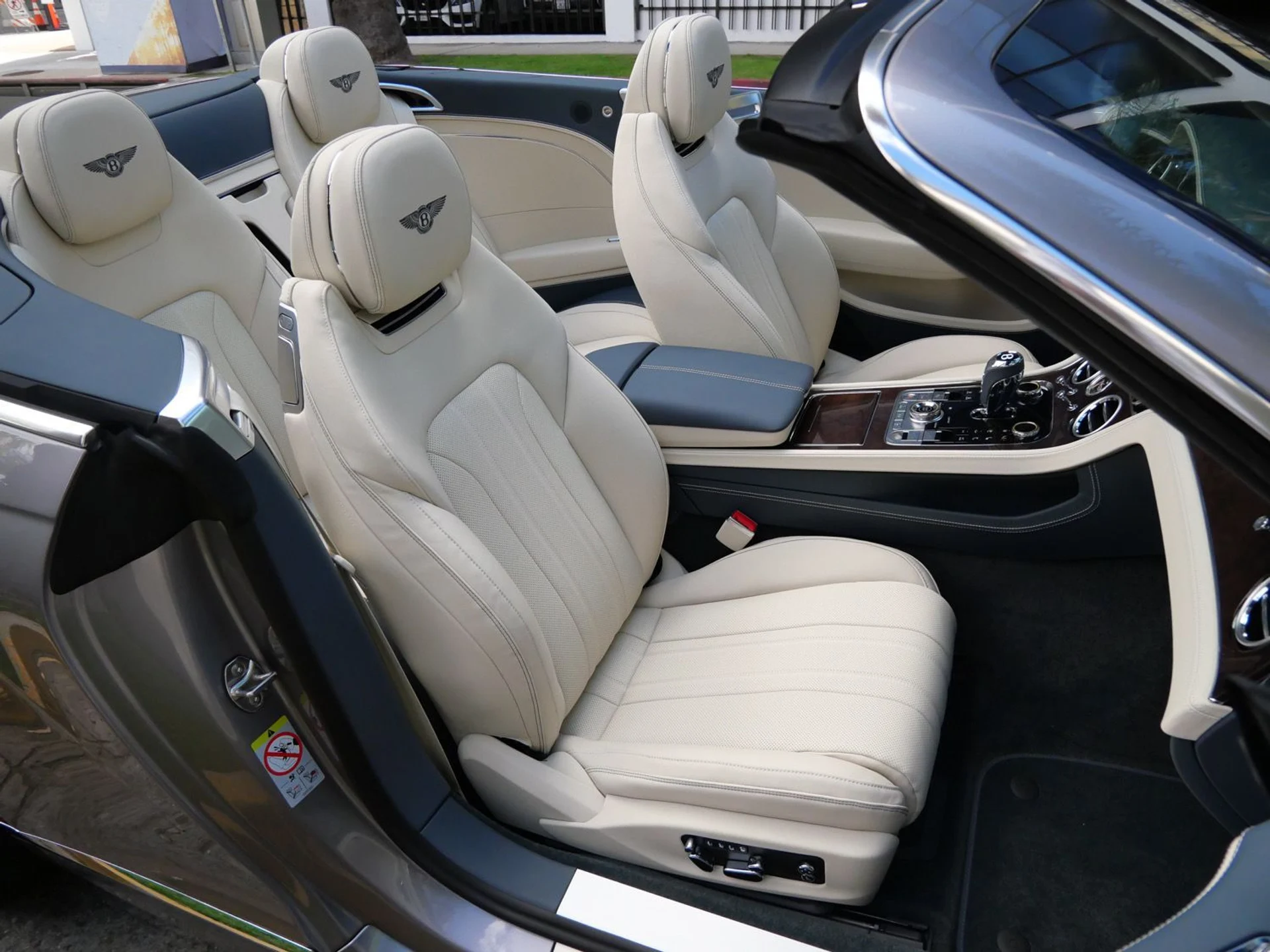 mph020_642042570_b57faa2aae96b12b59ee99375499f7dex_f4105fec16