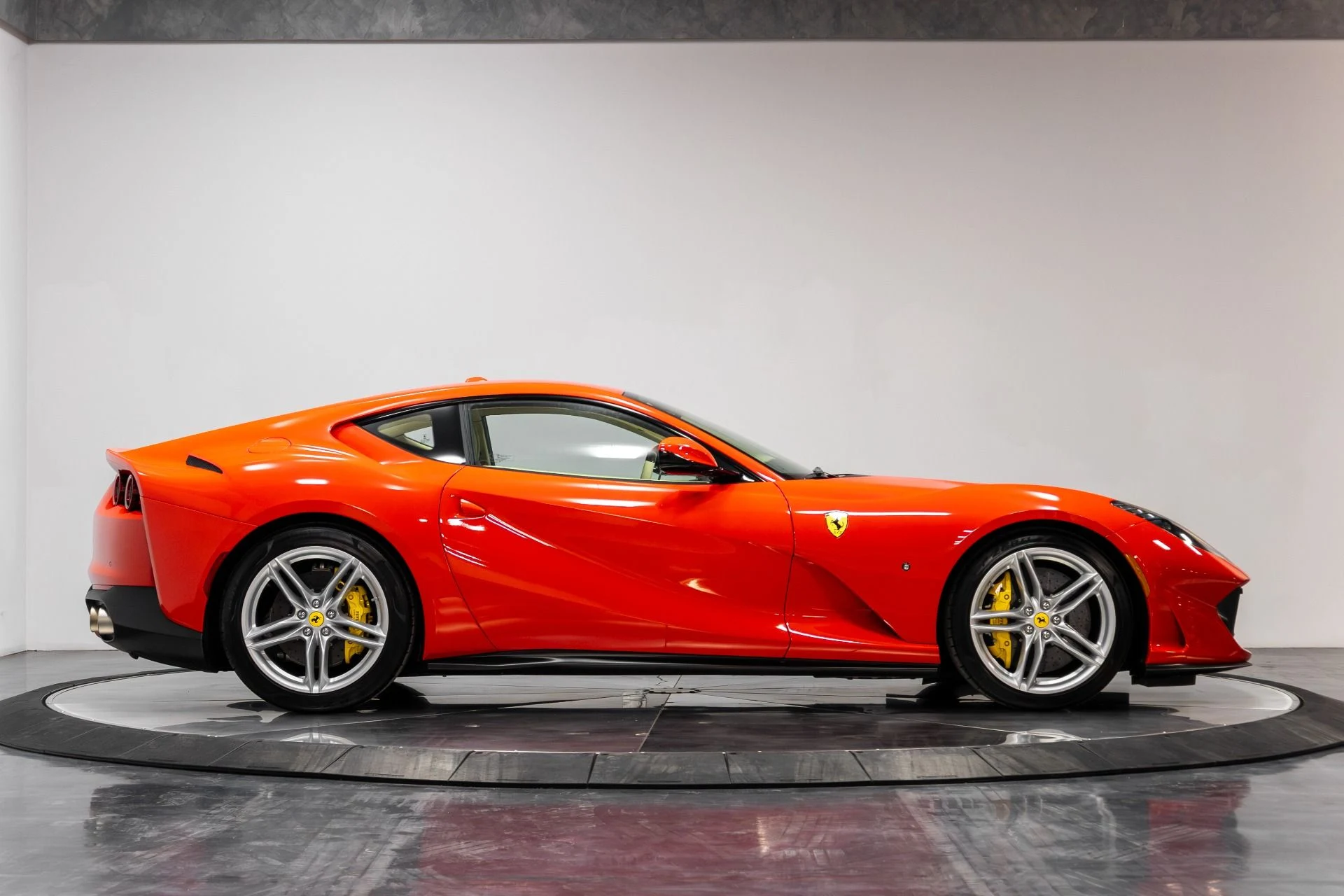 mph020_643920791_Used_2018_Ferrari_812_Superfast_1763480061_1232c4ef8b