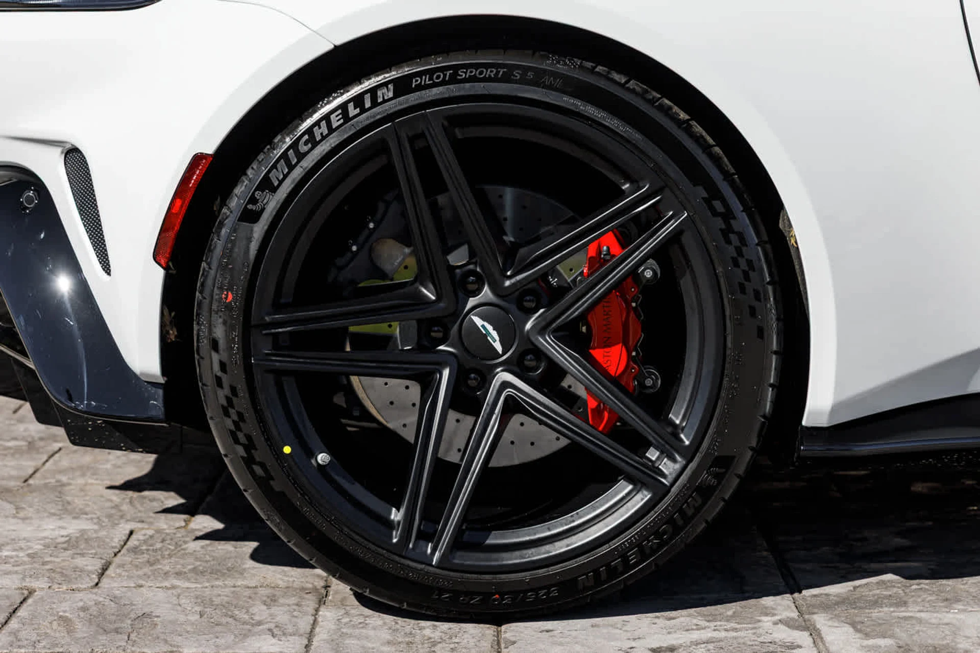 mph020_647845088_21_a6fbbfb350