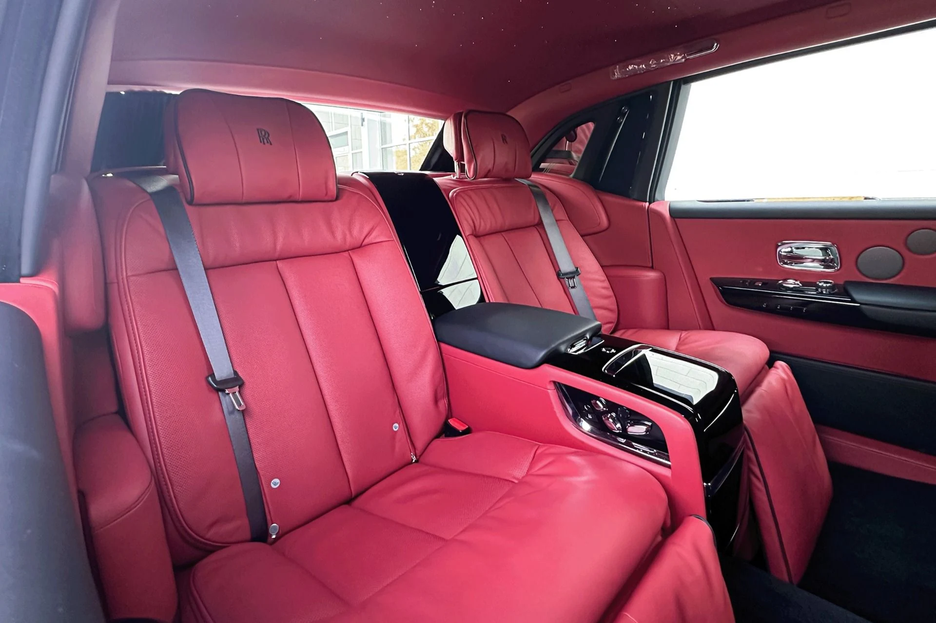 mph020_650580618_Used_2022_Rolls_Royce_Phantom_EWB_1762892452_9883edcc7a