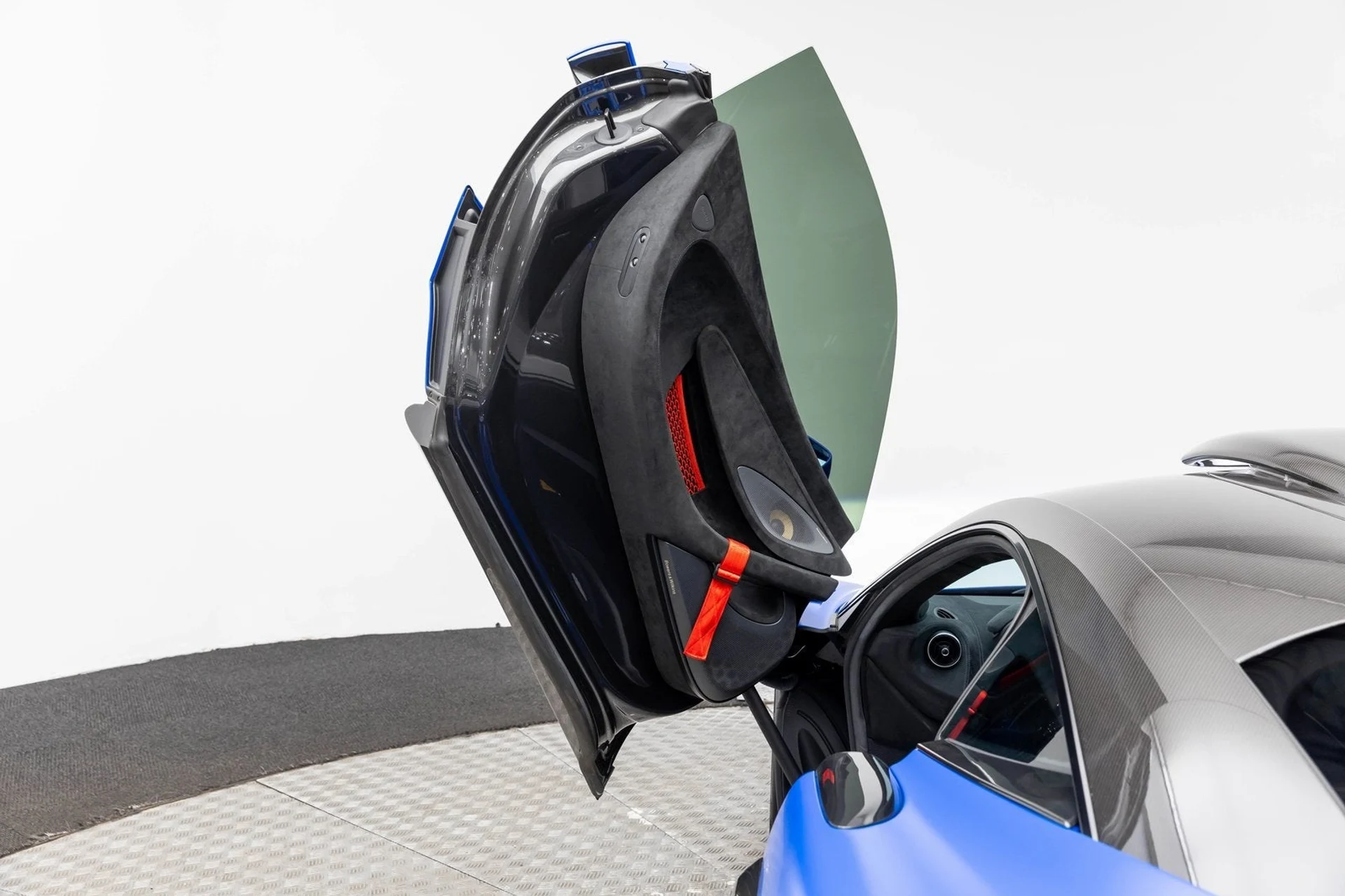 mph020_655932638_21_b3ba565063