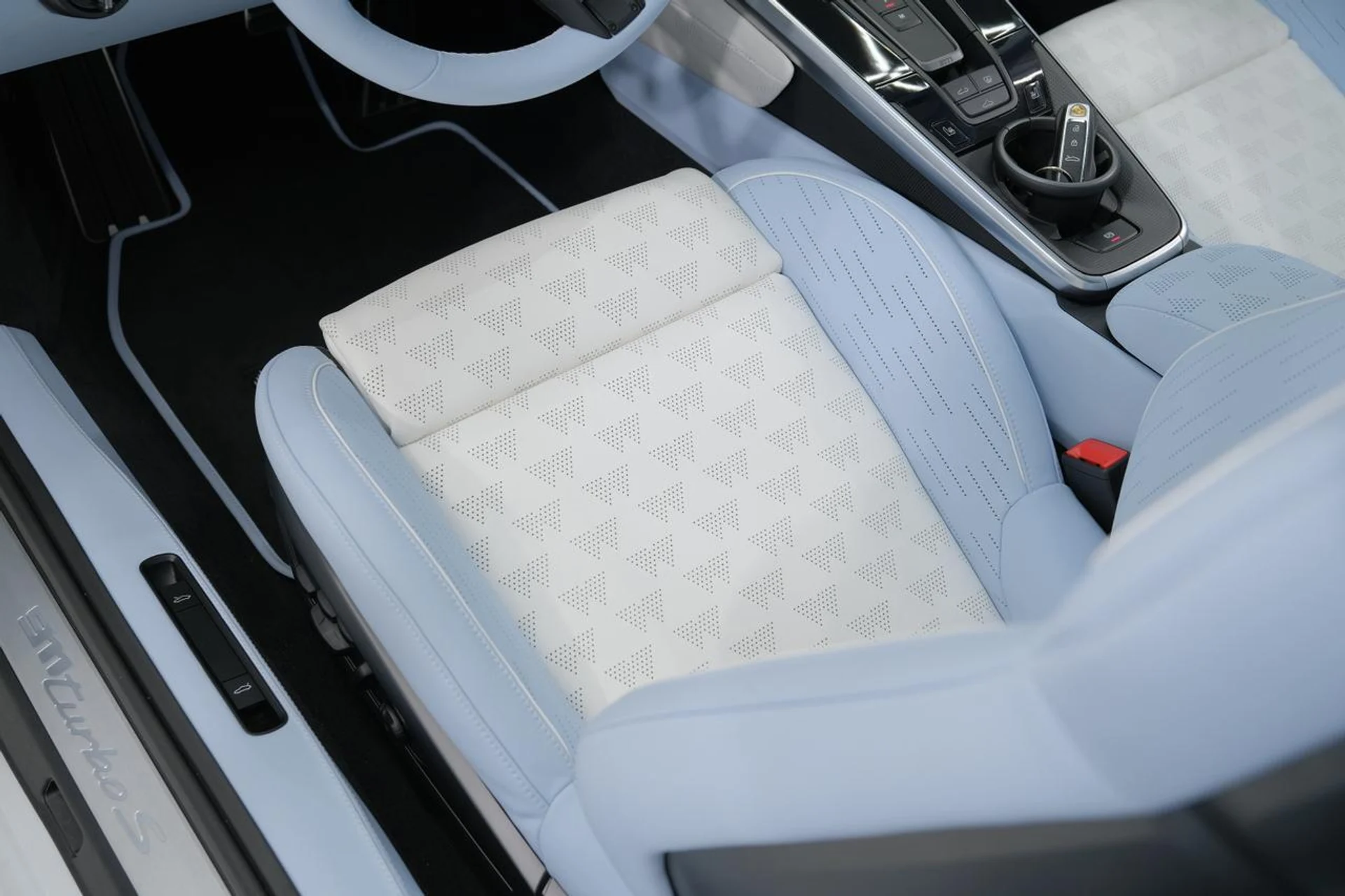 mph020_661906919_e8f9285f398ee0622e34f8feff99d93f_4b4ce43f7a