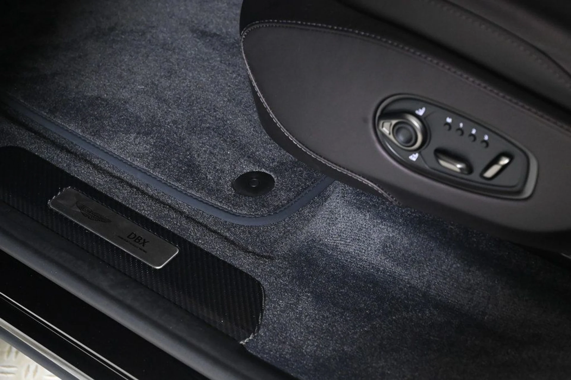 mph020_662955151_new_2026_aston_martin_dbx_707awd_11350_22965881_20_1024_33e5e29dbd