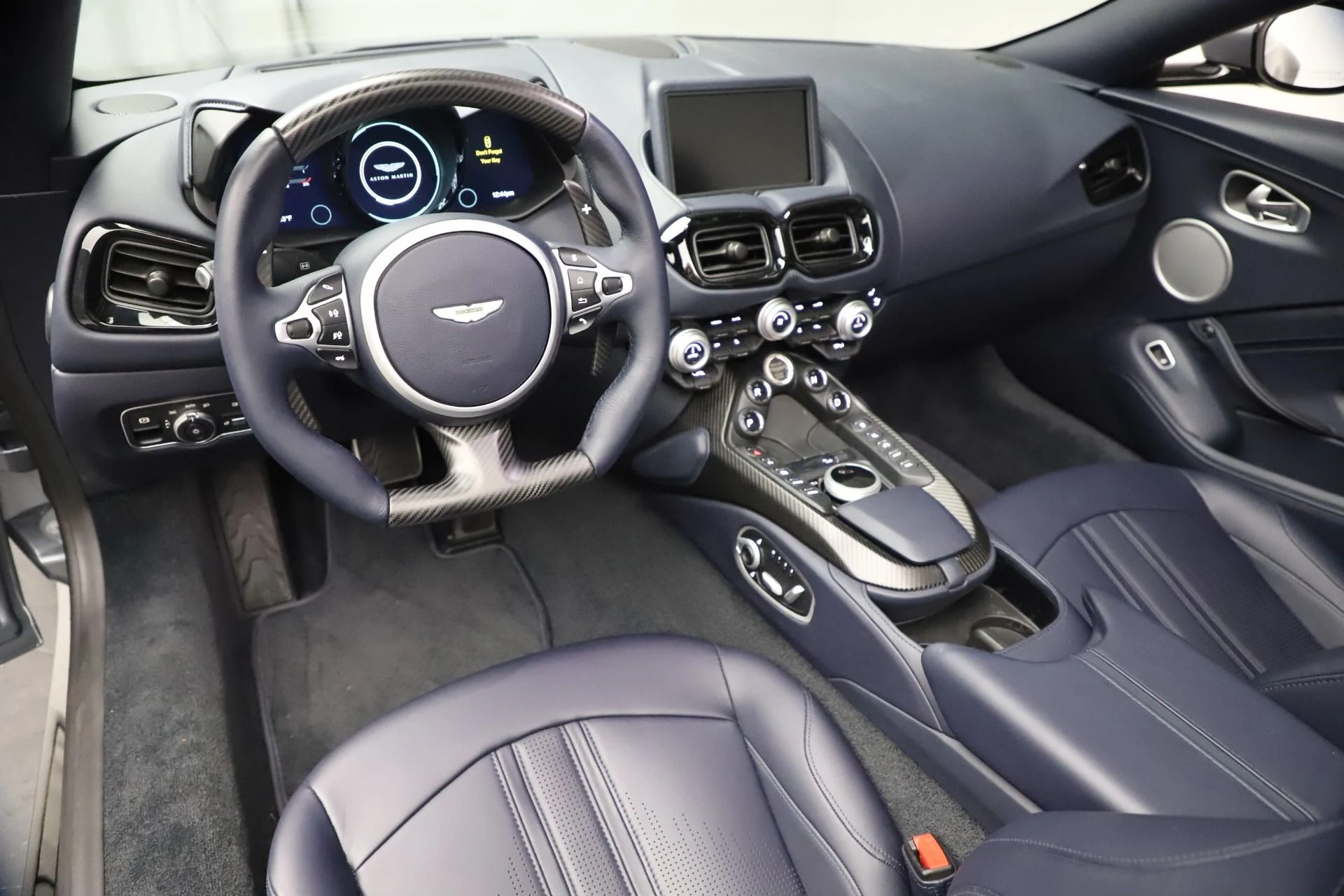 mph020_66856823_Used_2021_Aston_Martin_Vantage_Roadster_1765899869_0caa4a95b2