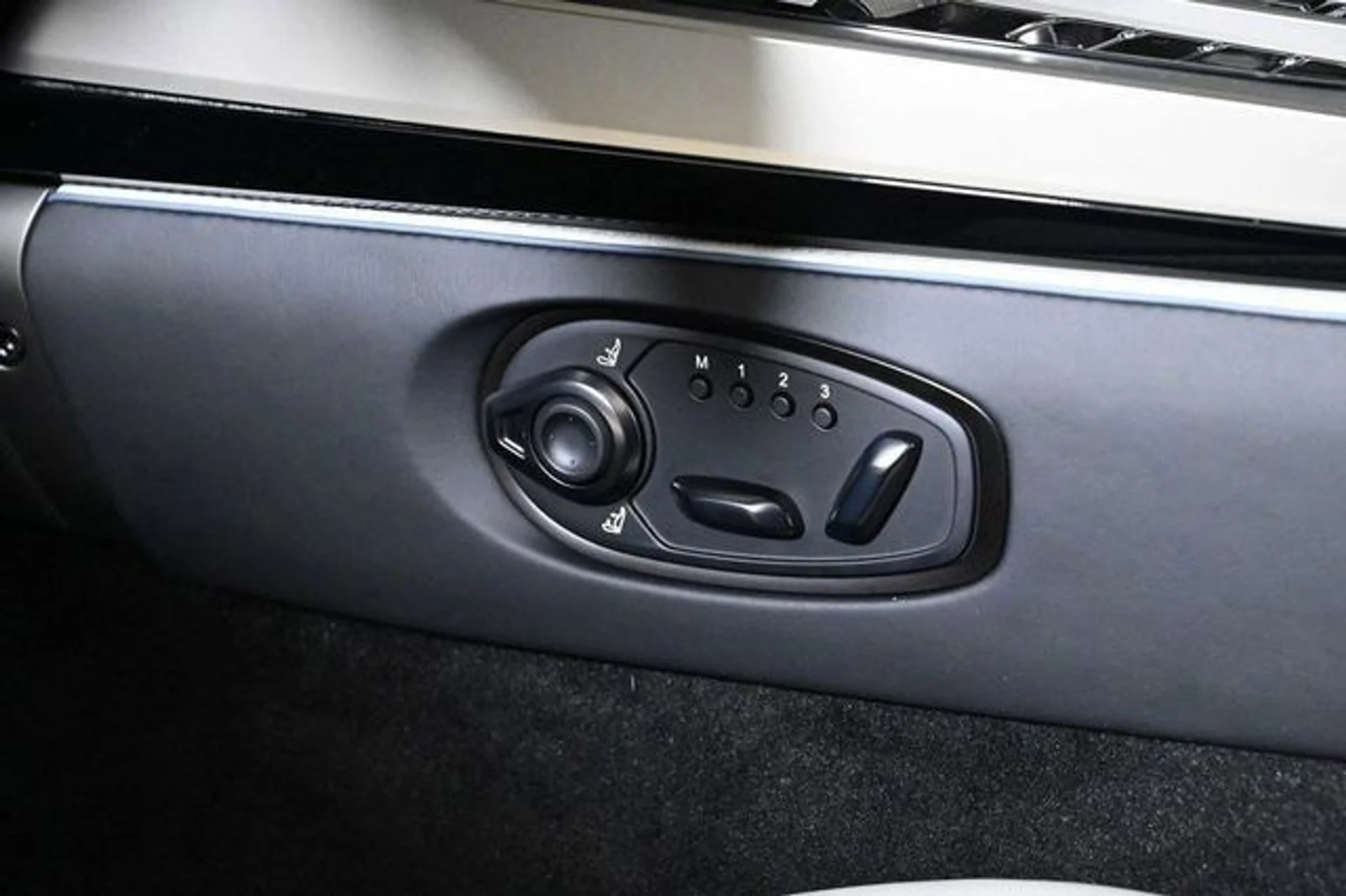 mph020_674336792_new_2025_aston_martin_vanquish_coupe_11350_22854857_20_640_6a24d9bb46