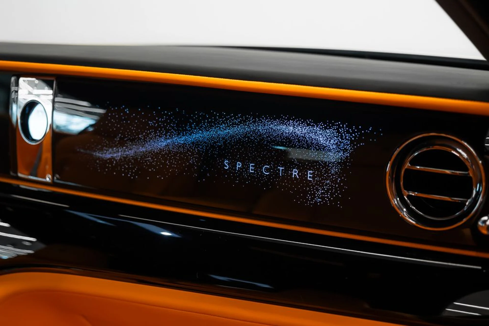 mph020_675466911_rolls_royce_spectre_2024_jpg_v_1761331953_f2260cfd5f