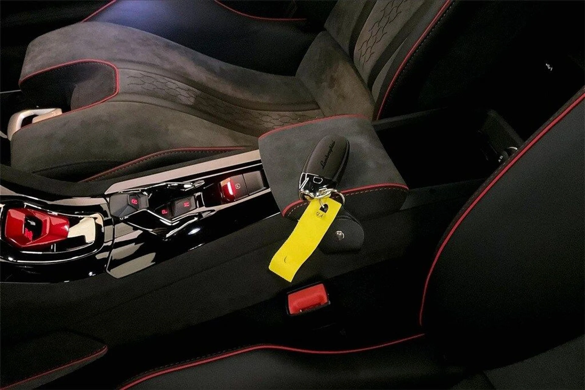 mph020_677673300_0d6410a17a91d586254c10e959c07d5ax_62b5016ee8