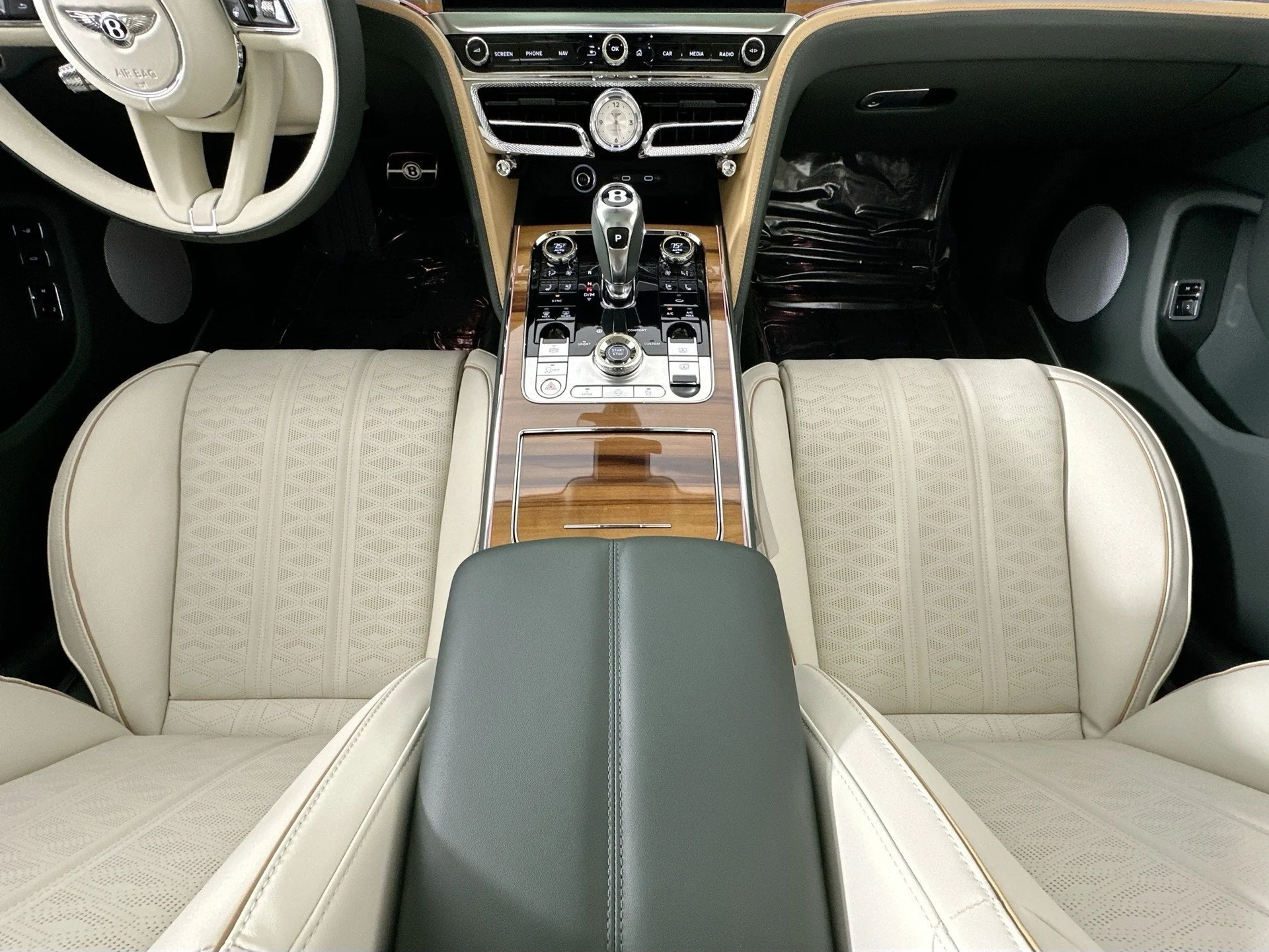 mph020_686659393_21_33a25c412e