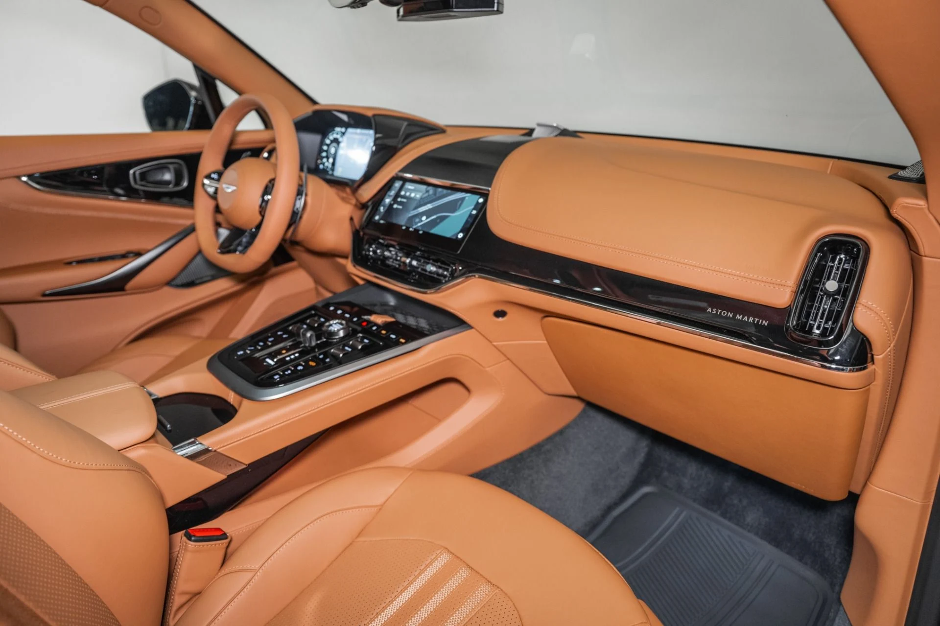 mph020_695706531_New_2026_ASTON_MARTIN_DBX_707_1759283914_02e7dbb2d1
