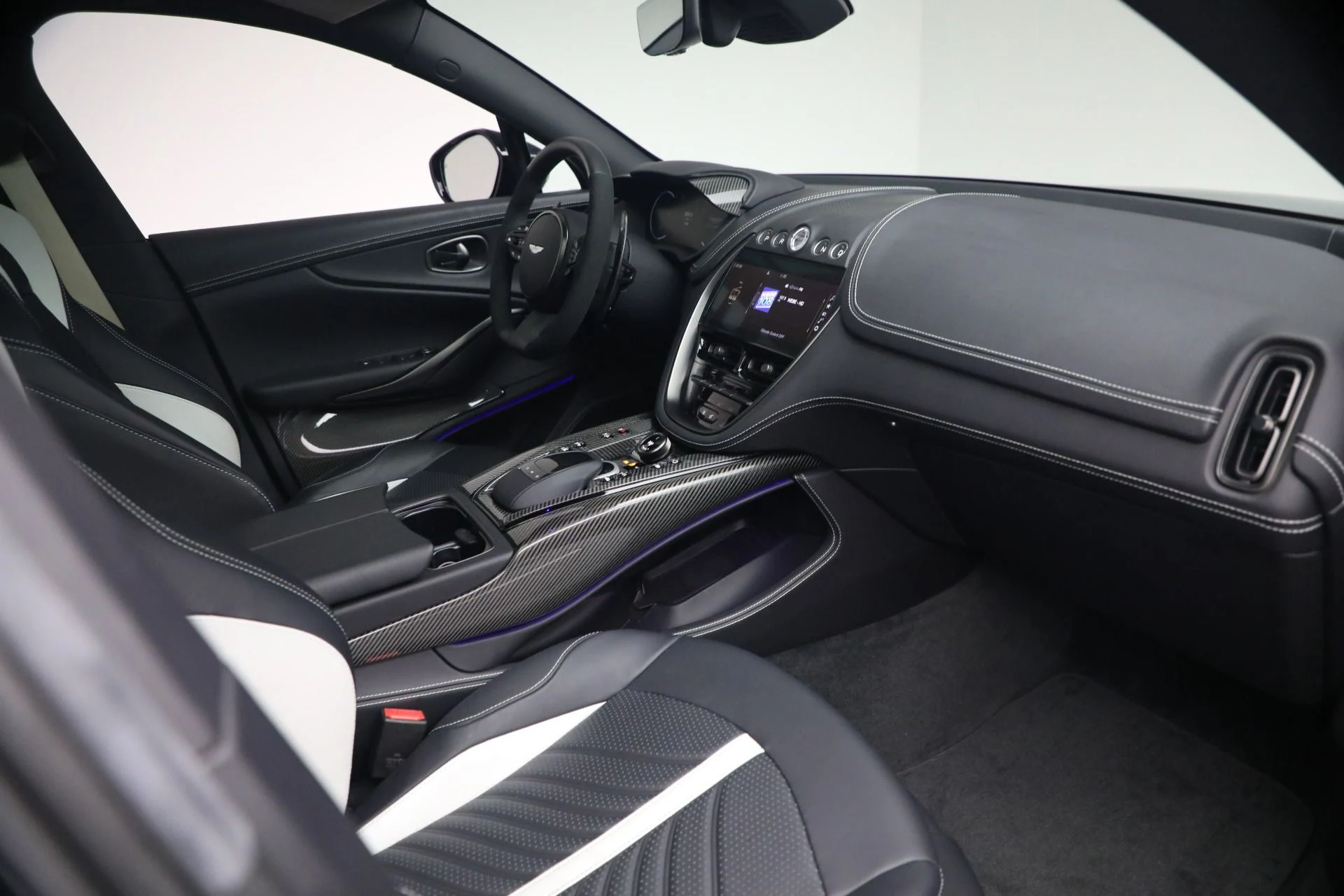 mph020_721299713_Used_2023_Aston_Martin_DBX_707_1787862886_cd52cb8a79