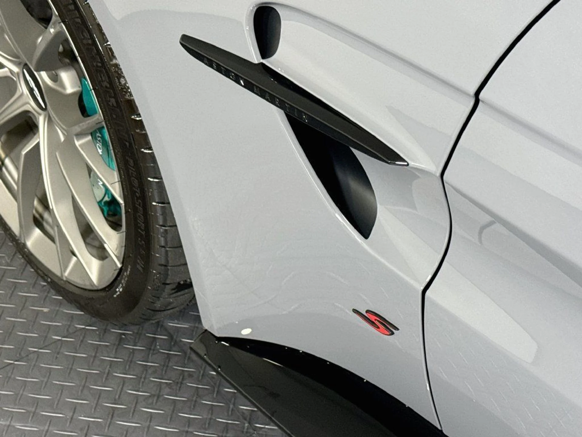 mph020_735059971_new_2026_aston_martin_vantage_sroadster_11350_23086736_20_1024_a8e0f6a5b4