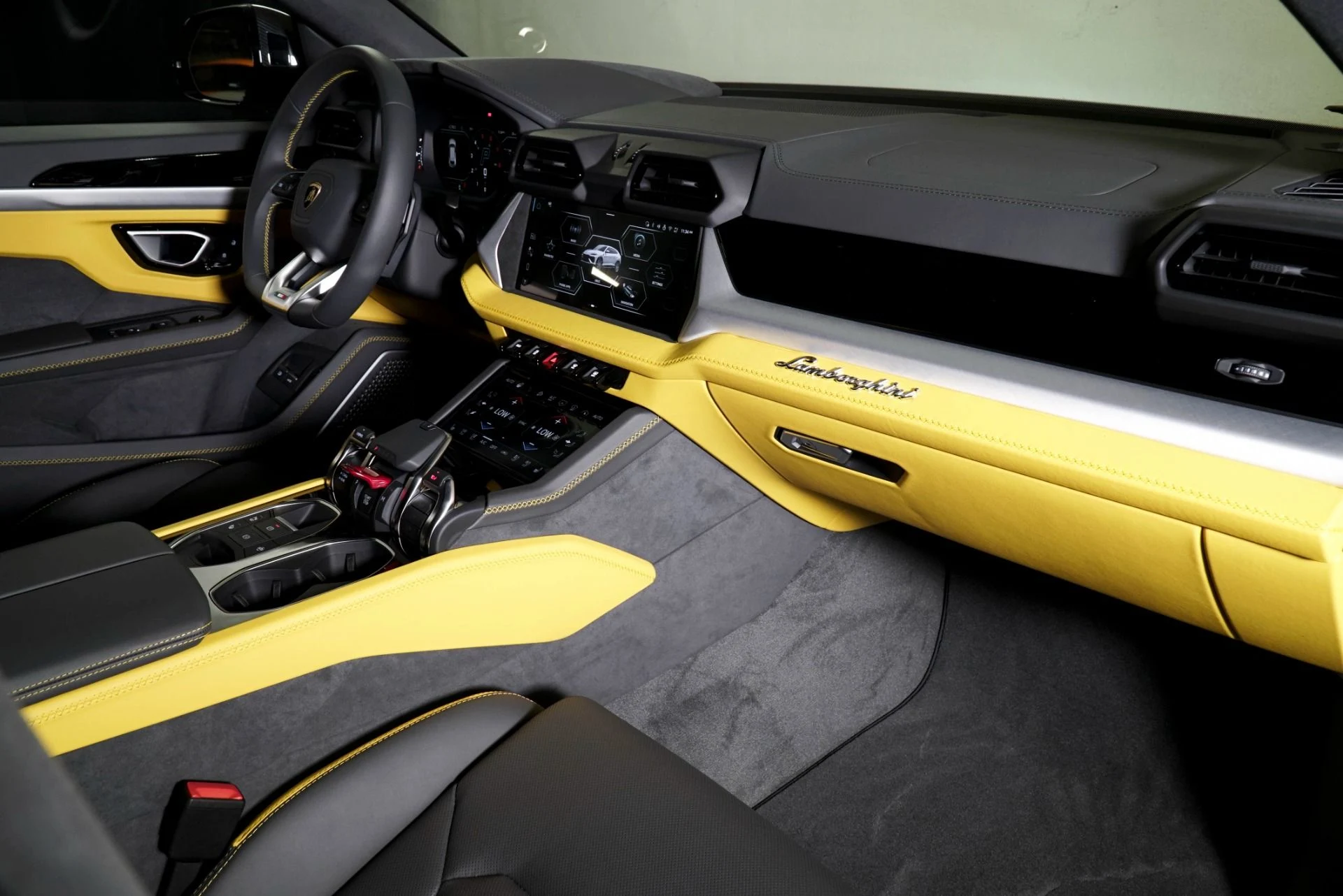 mph020_739771465_New_2026_Lamborghini_Urus_SE_1776446130_5bf587399a