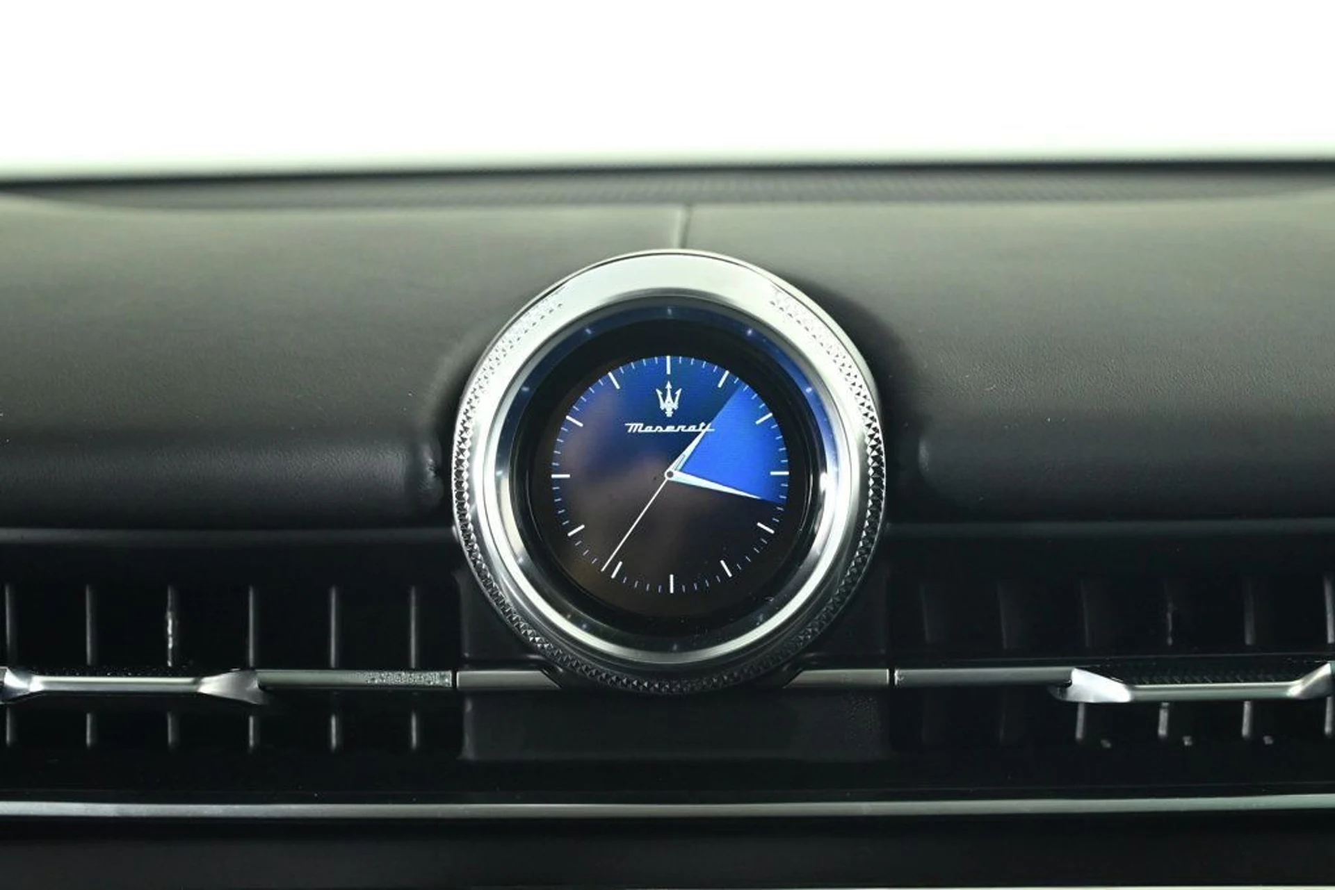 mph020_749403573_used_2025_maserati_grecale_base_11350_22975702_20_1024_b8f71c322a