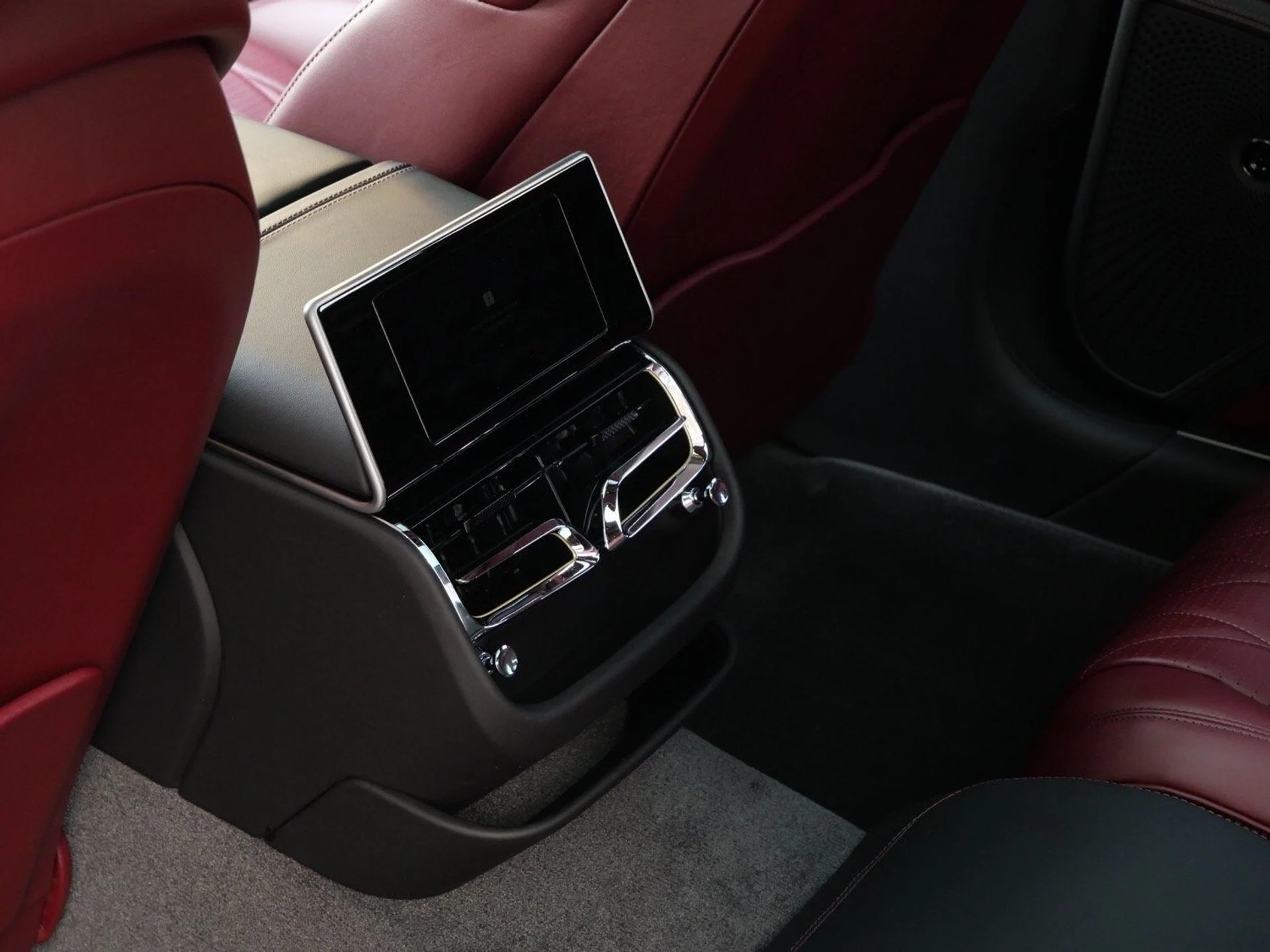 mph020_749952817_285c29021683198e2edb66679ddcb2bbx_2f5ae6c6cd