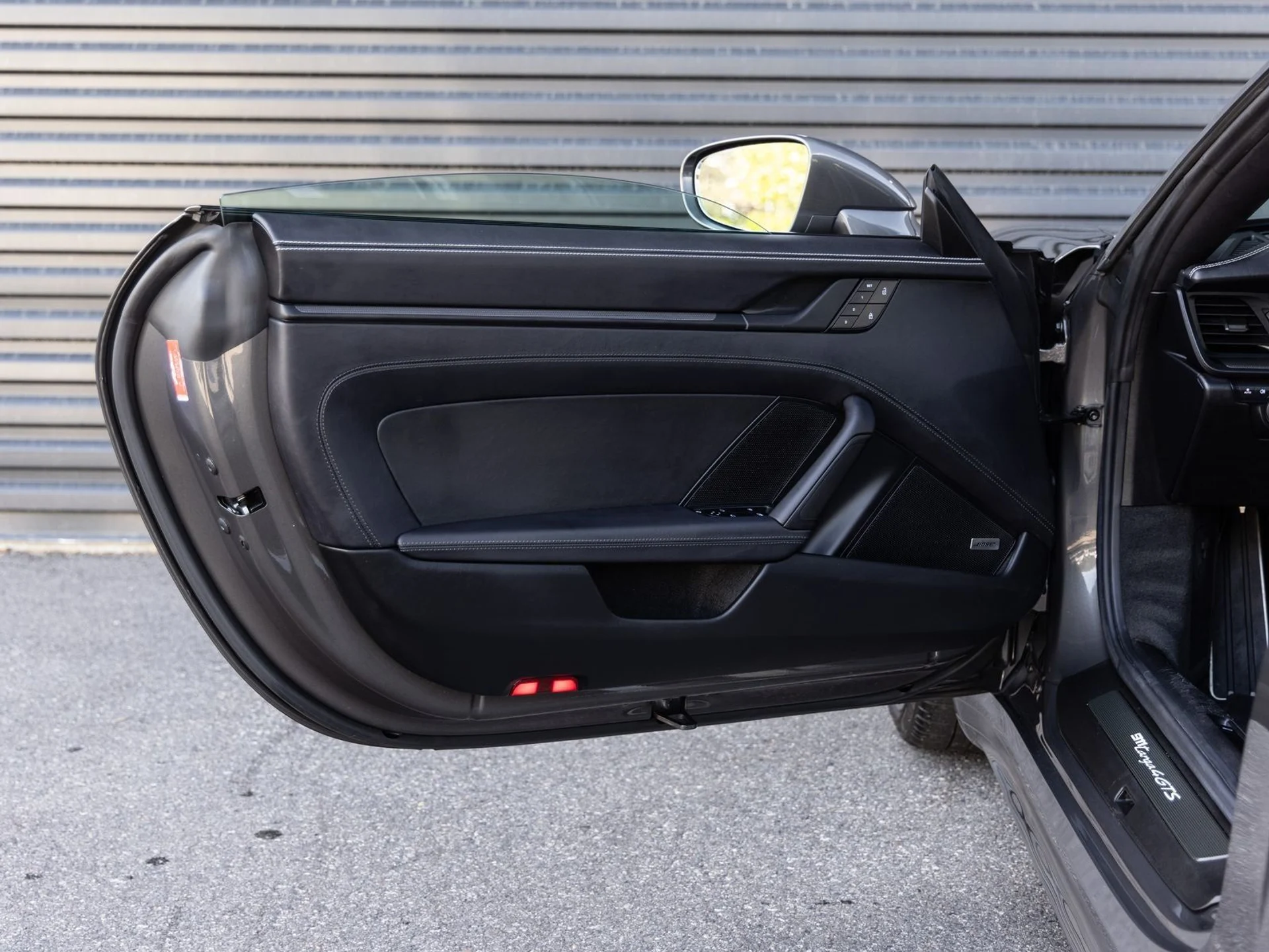 mph020_764217640_21_9c3a487391