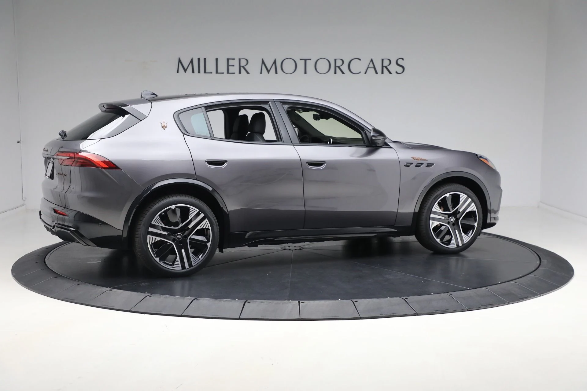 mph020_765440253_New_2025_Maserati_Grecale_Folgore_b94f5ad842