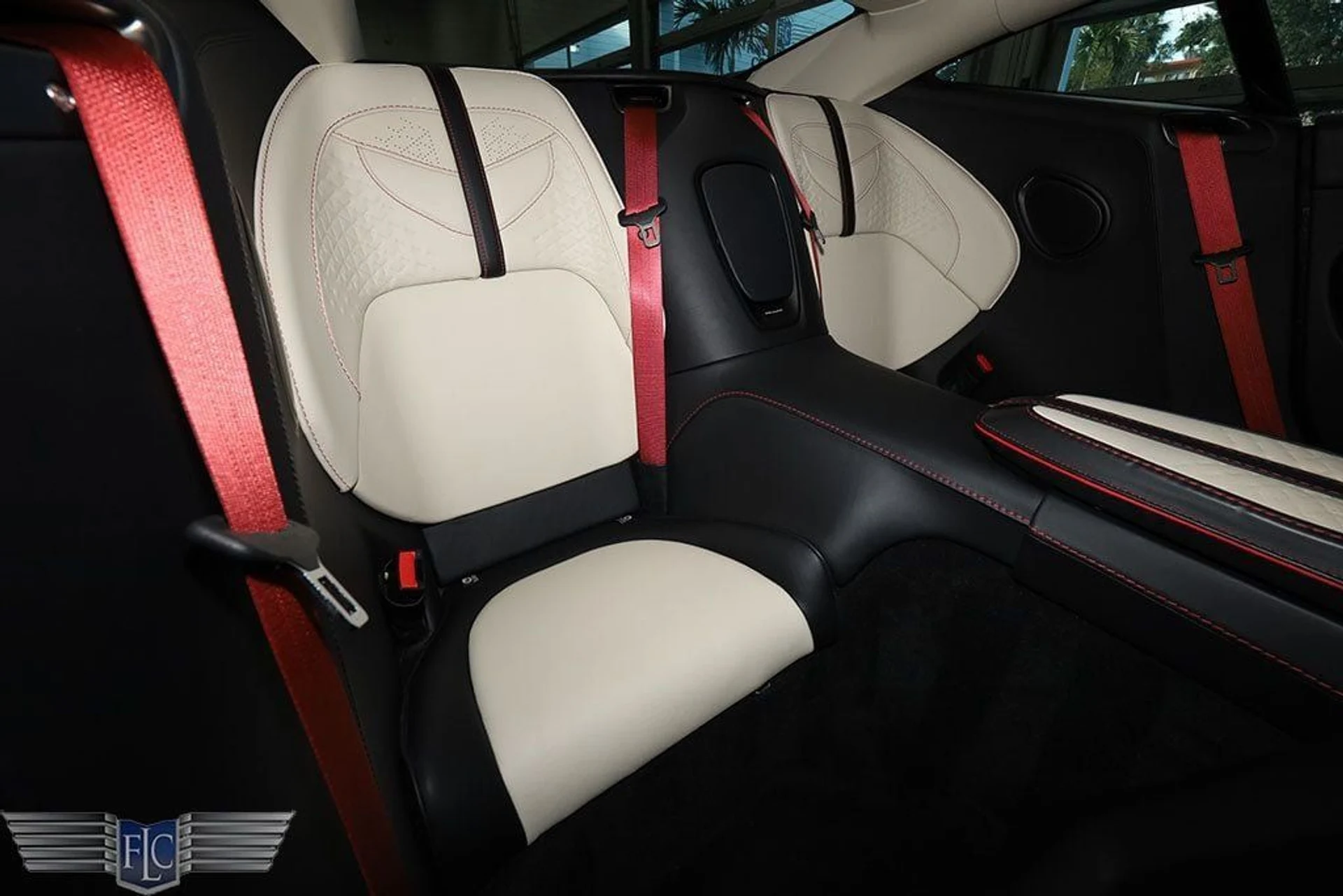 mph020_765640943_used_2022_aston_martin_dbs_superleggeracoupe_9689_23016828_21_1024_f5e5a1552a