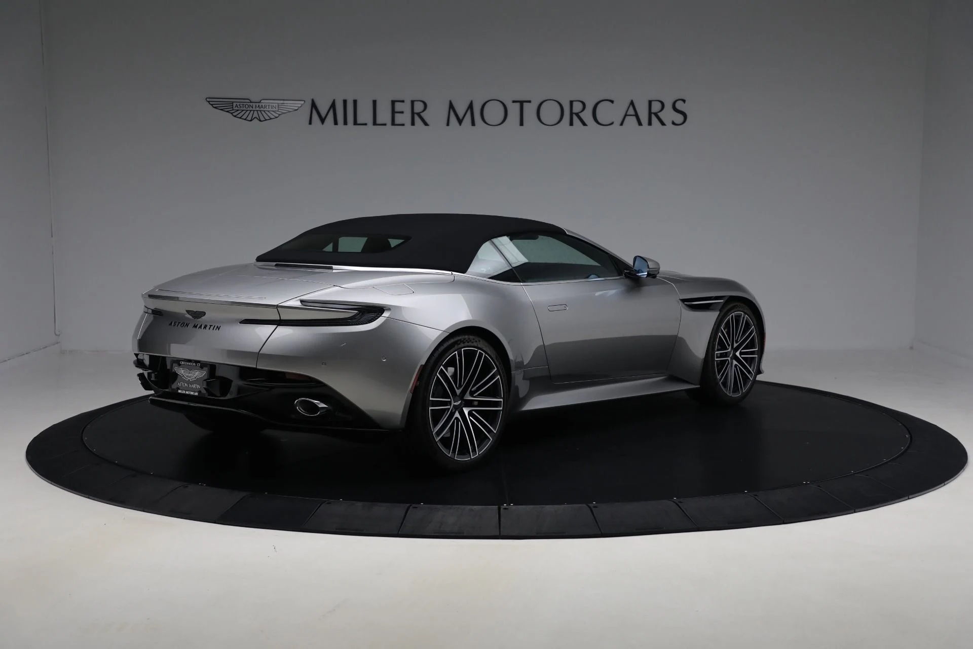 mph020_772700079_New_2026_Aston_Martin_DB_12_Volante_c47bfd833b