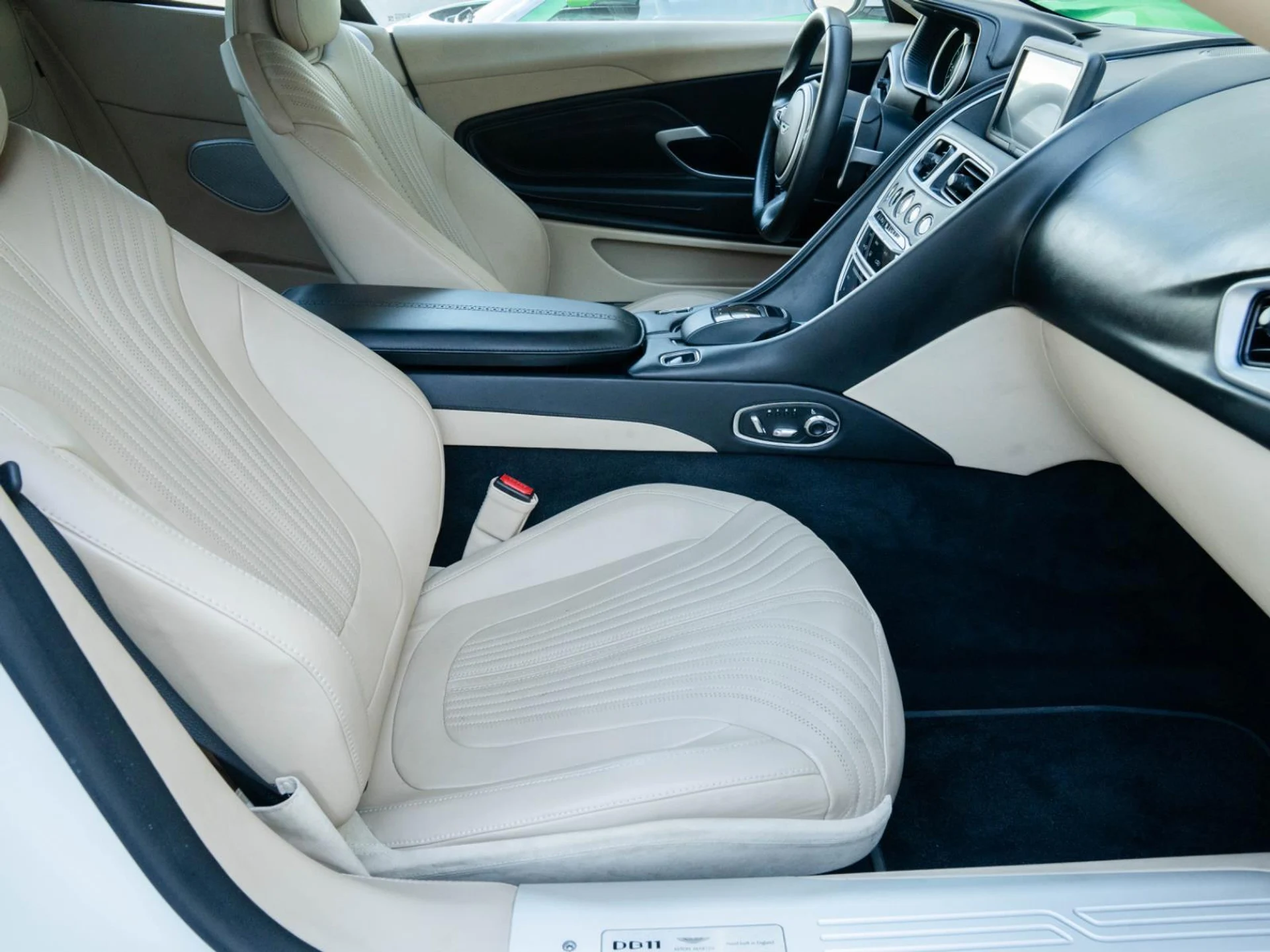 mph020_77274583_Used_2019_Aston_Martin_DB_11_Volante_1769250093_577771cb00