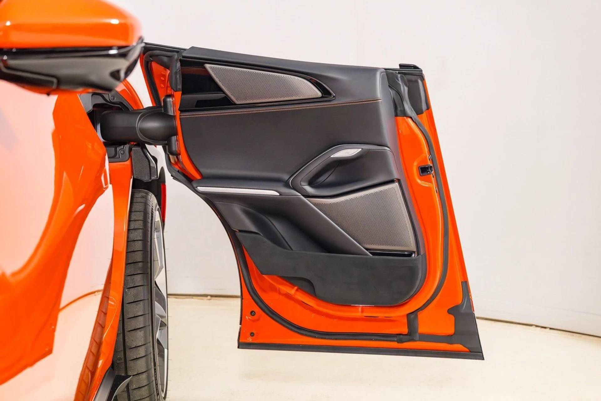 mph020_785100952_04cfa6ee668a4a418f086f6101aed0ef_5b44f8c304