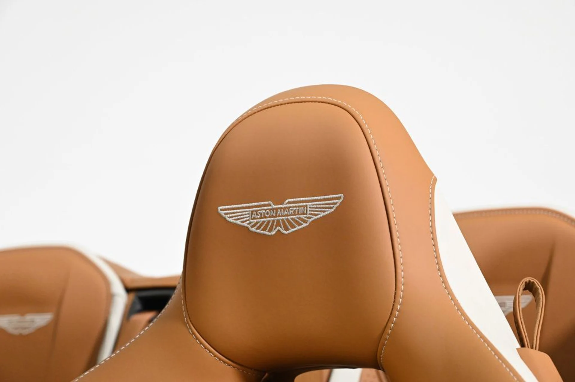 mph020_785972338_new_2026_aston_martin_db12_volante_11350_23005551_20_1024_7f22f9c206