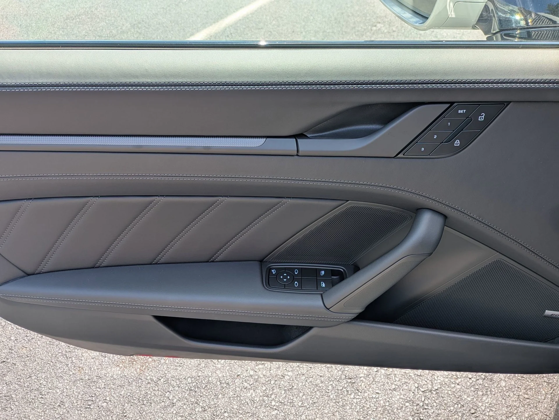 mph020_789174276_77b876851f1ce2c9d5bd56708db4b13fx_42f0d5f955