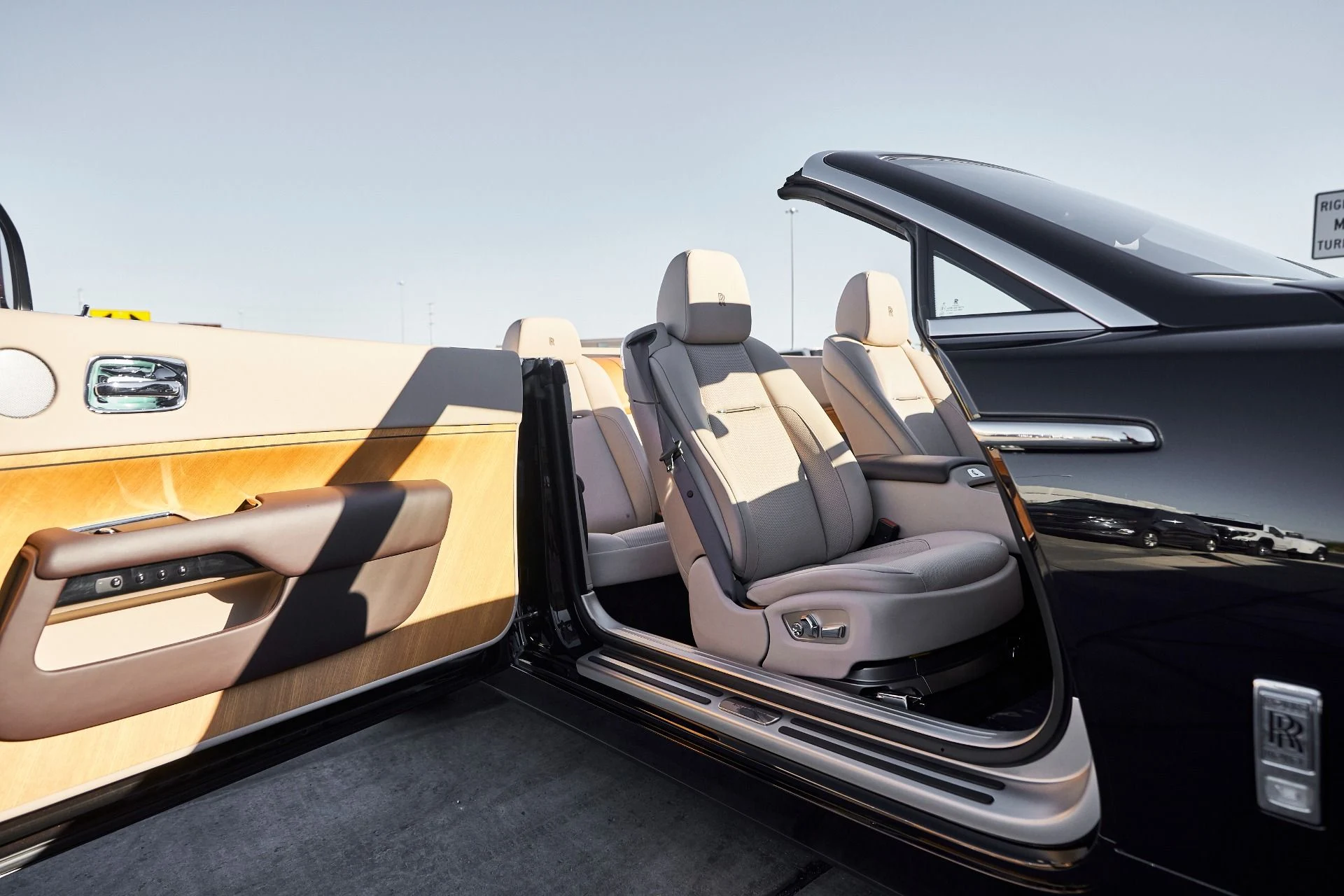 mph020_794442874_Used_2020_Rolls_Royce_Dawn_Base_1762645796_5108c42ca7