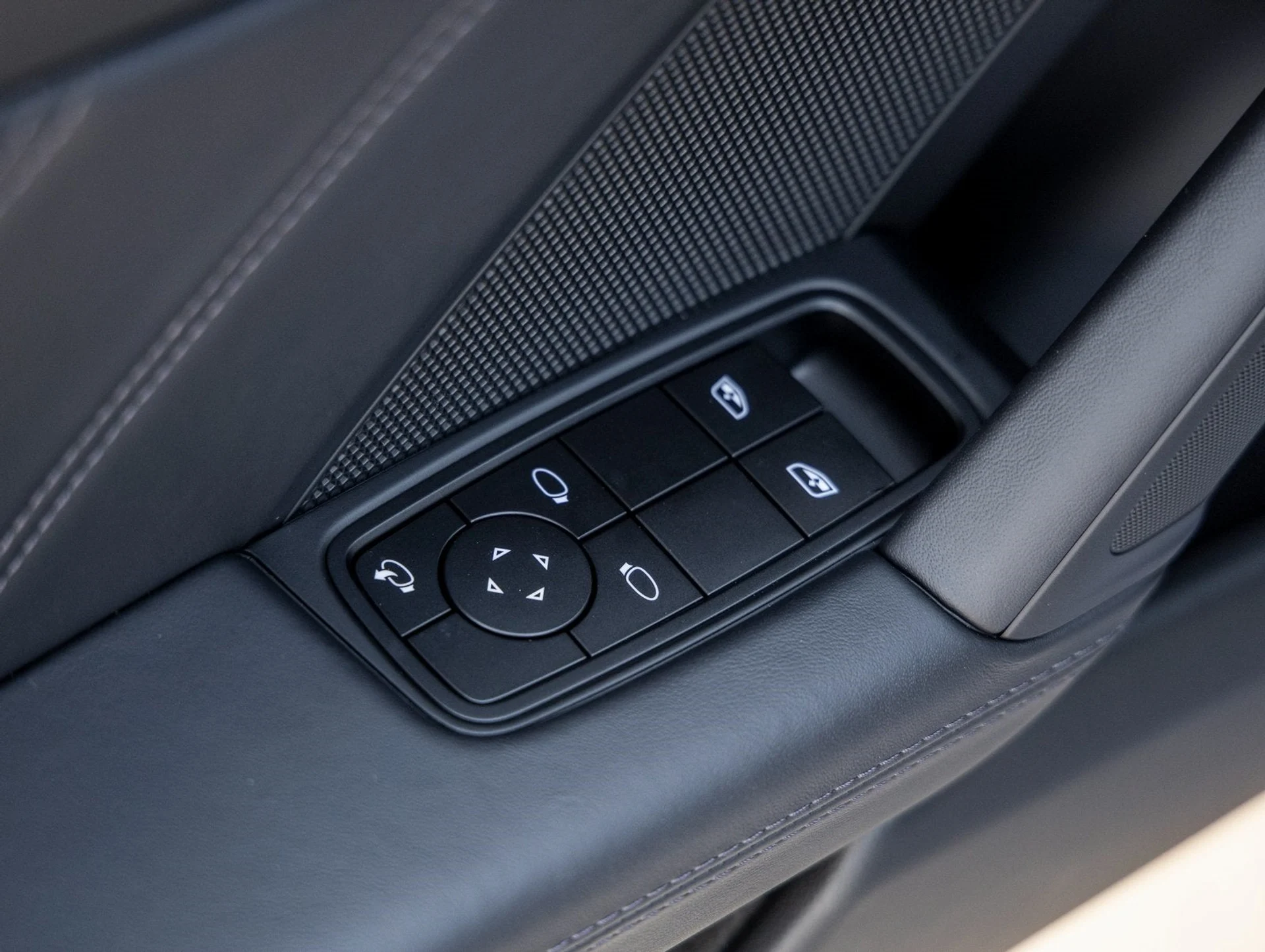 mph020_802963692_21_3198d78abd