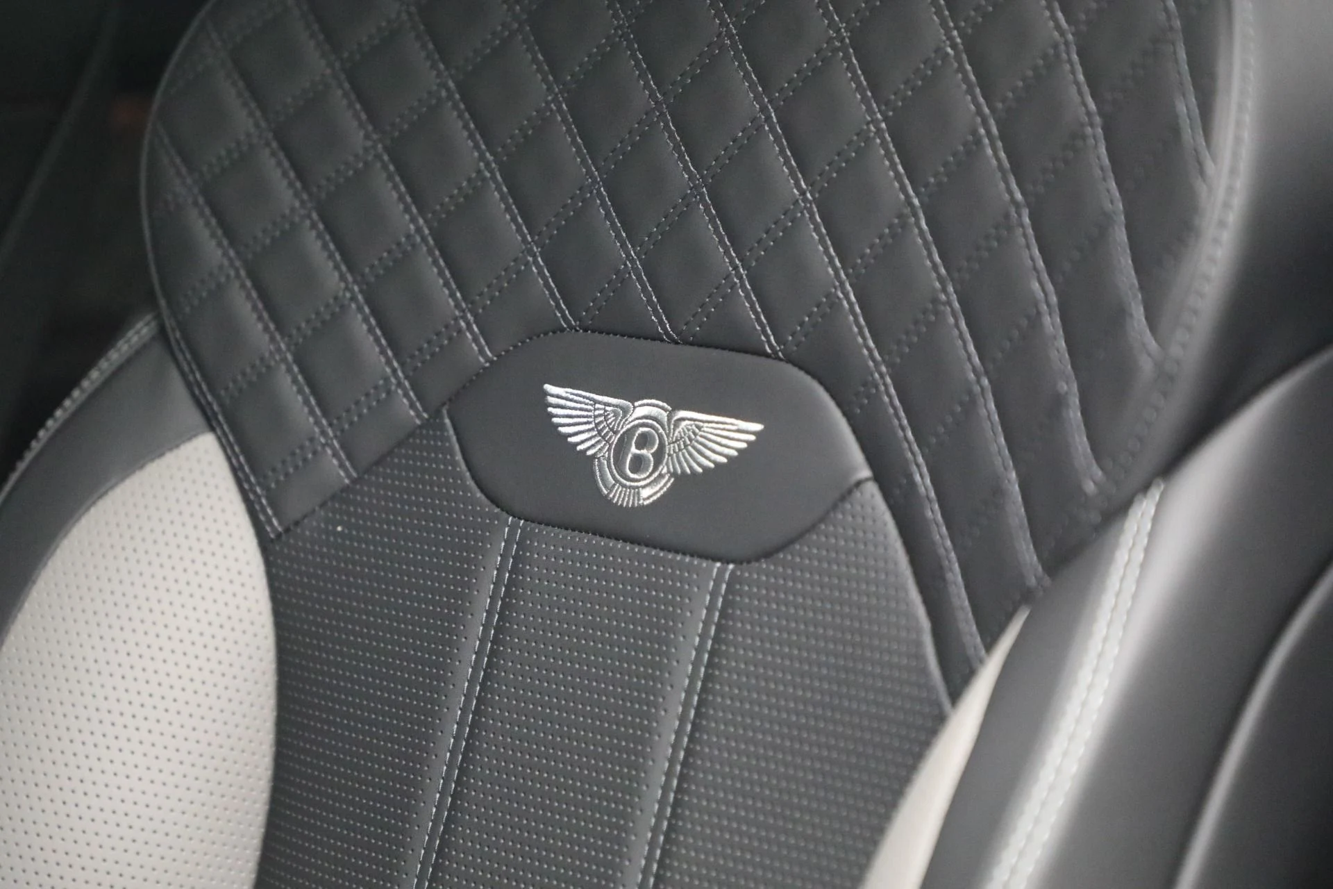 mph020_805123332_New_2024_Bentley_Bentayga_S_V8_7af927bb24