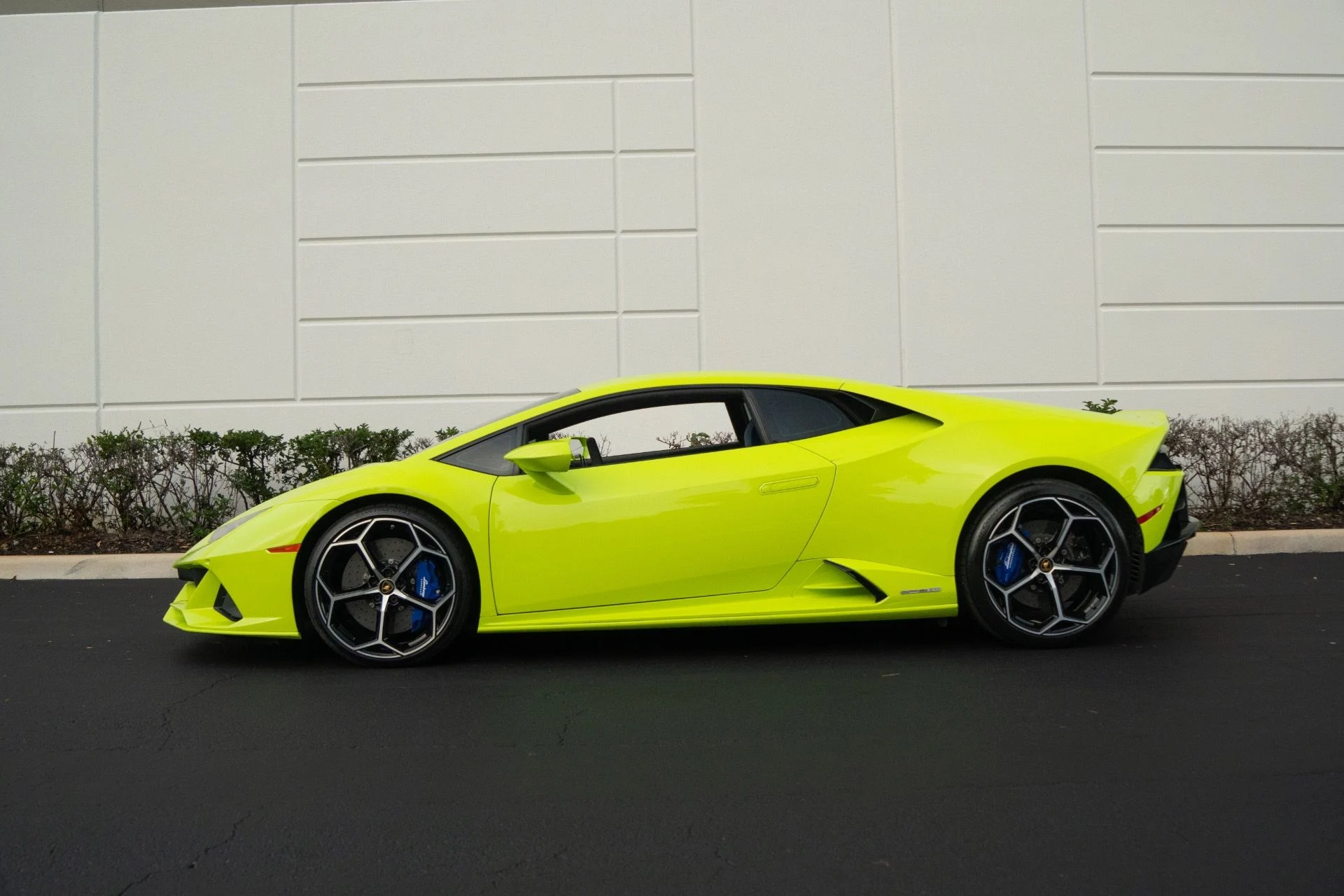 mph020_812875083_Used_2020_Lamborghini_Huracan_EVO_1764467695_05aa1deab2