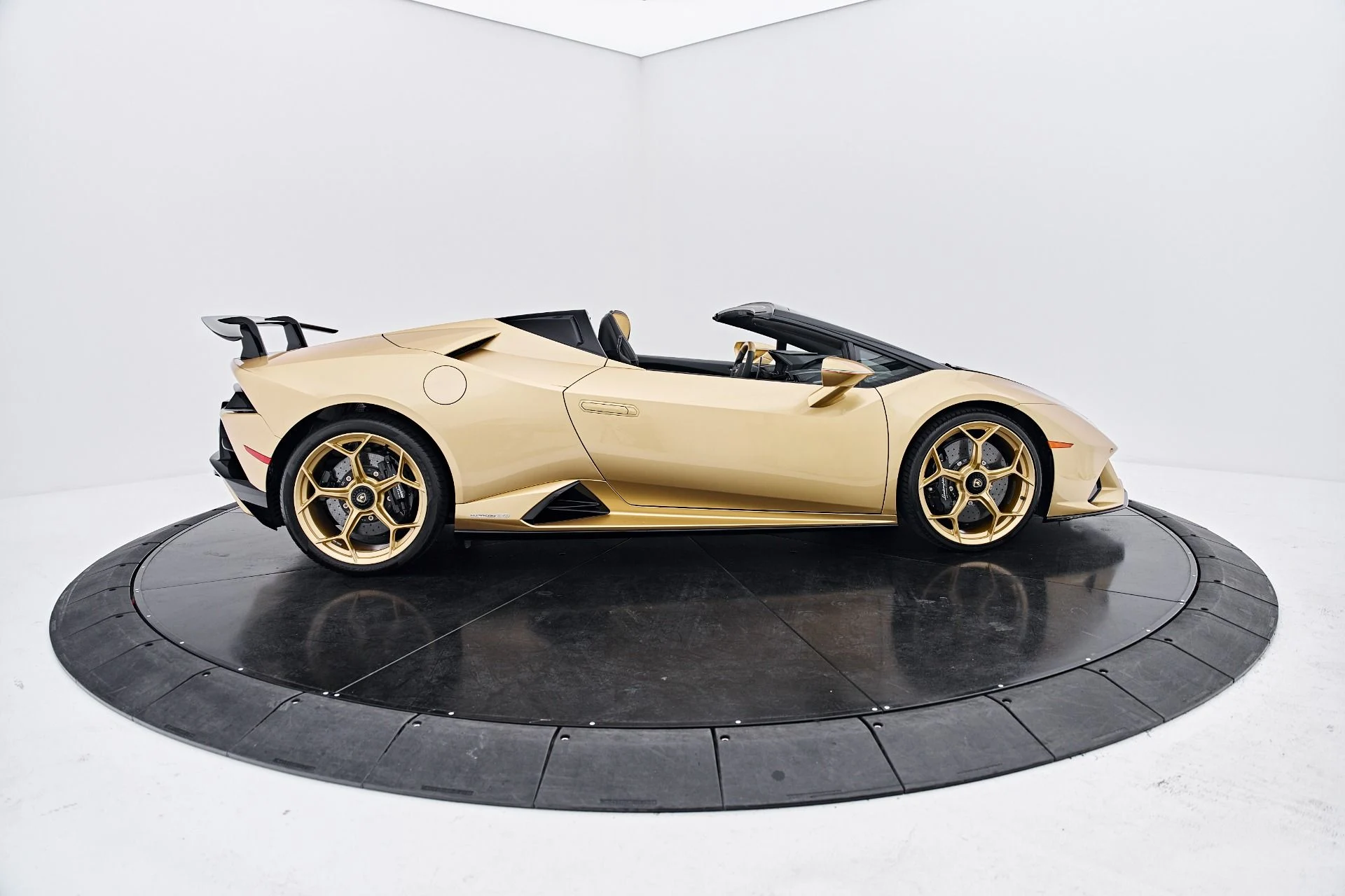 mph020_814054863_Used_2022_Lamborghini_Huracan_EVO_Base_1791315871_2cefd0fc32