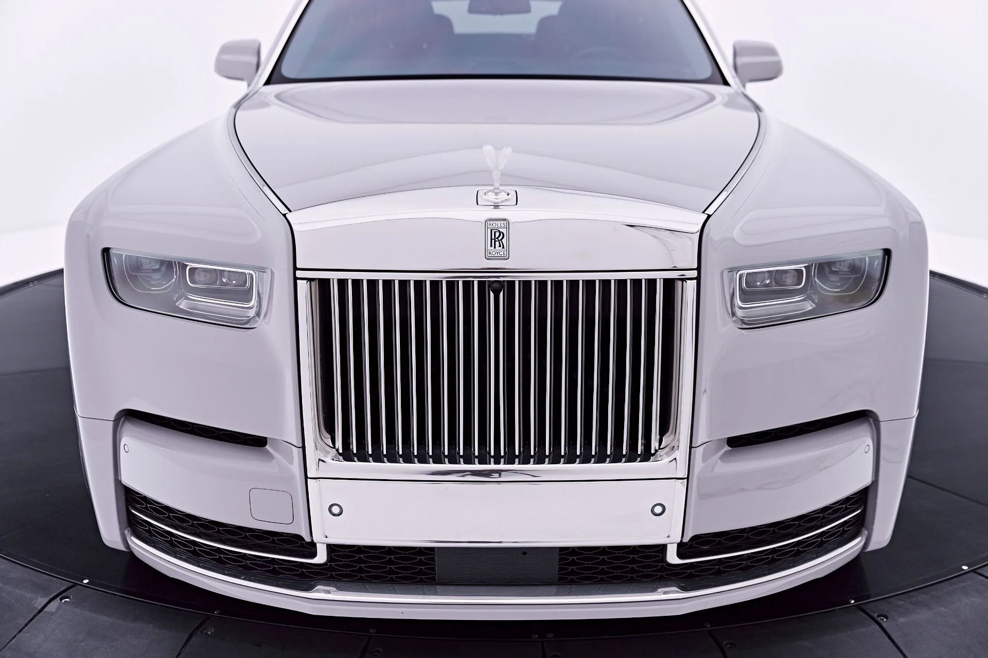 mph020_816200546_Used_2024_Rolls_Royce_Phantom_Base_1782762855_8886fd9fdc