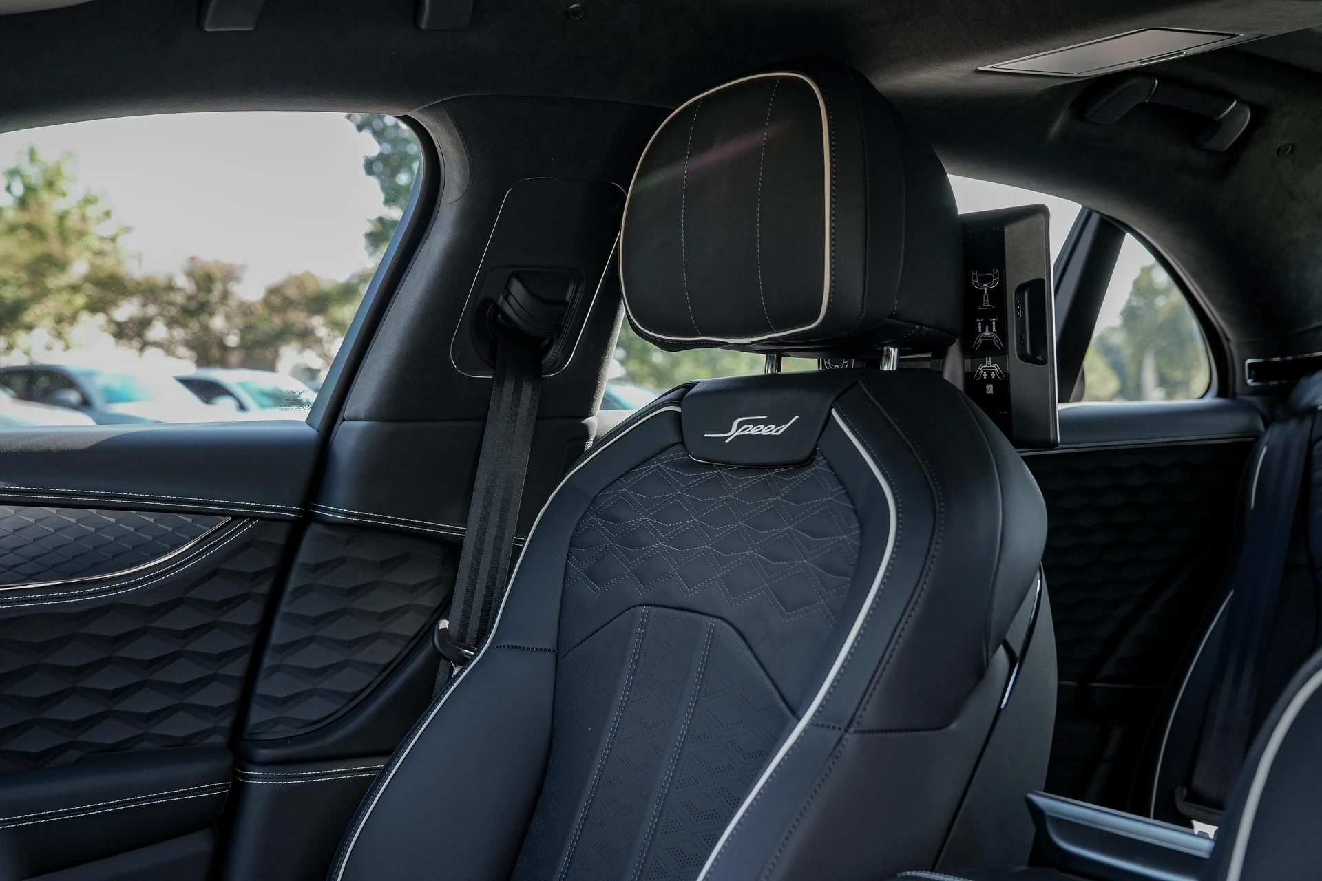 mph020_821225609_Hi_Tech_Luxury_Imports_LLC_SCBBR_6_ZG_1_SC_022806_image_20_de3d0f738c
