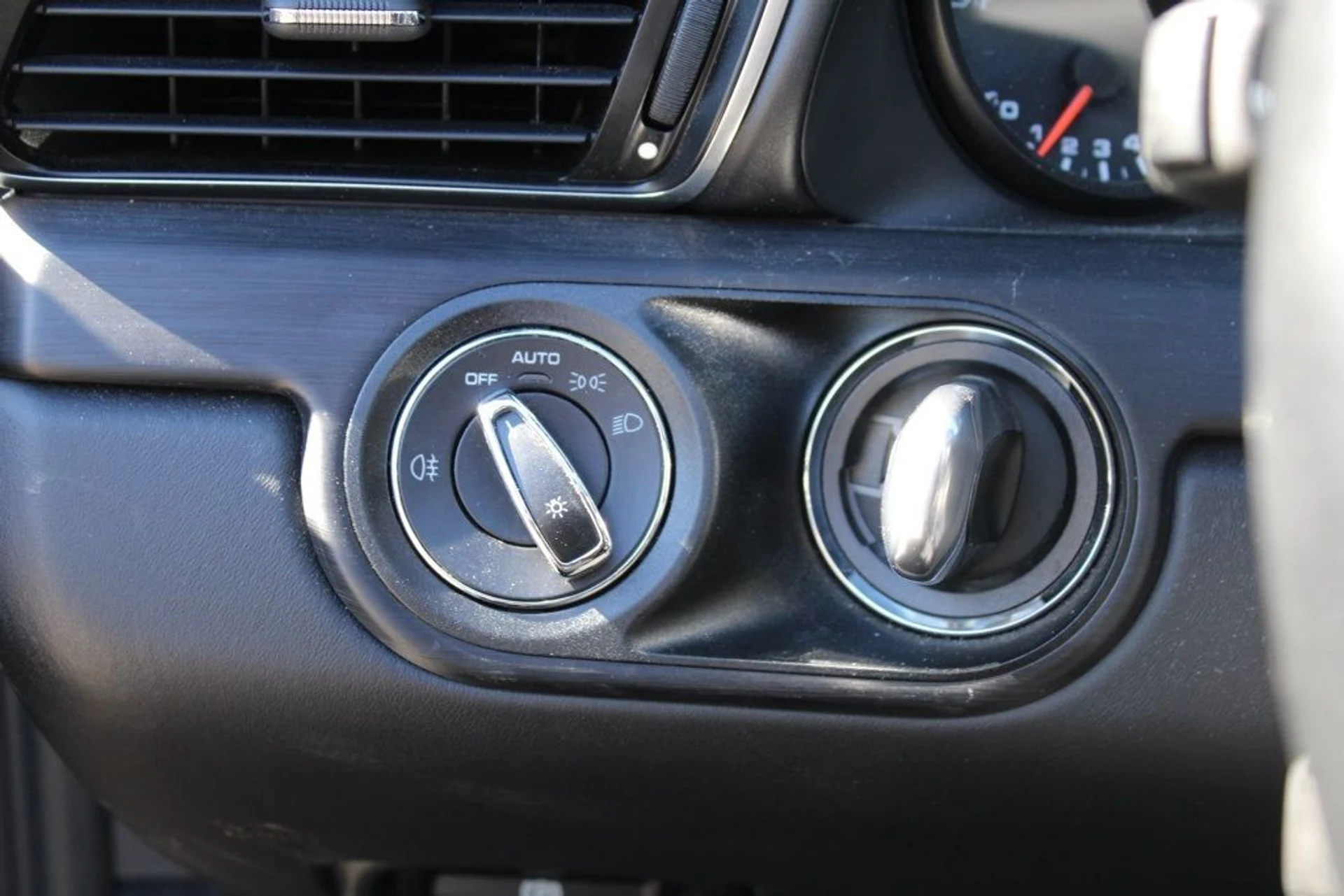 mph020_823264055_3e94b3d775e86def8258945dc887c555_d2964d5e94