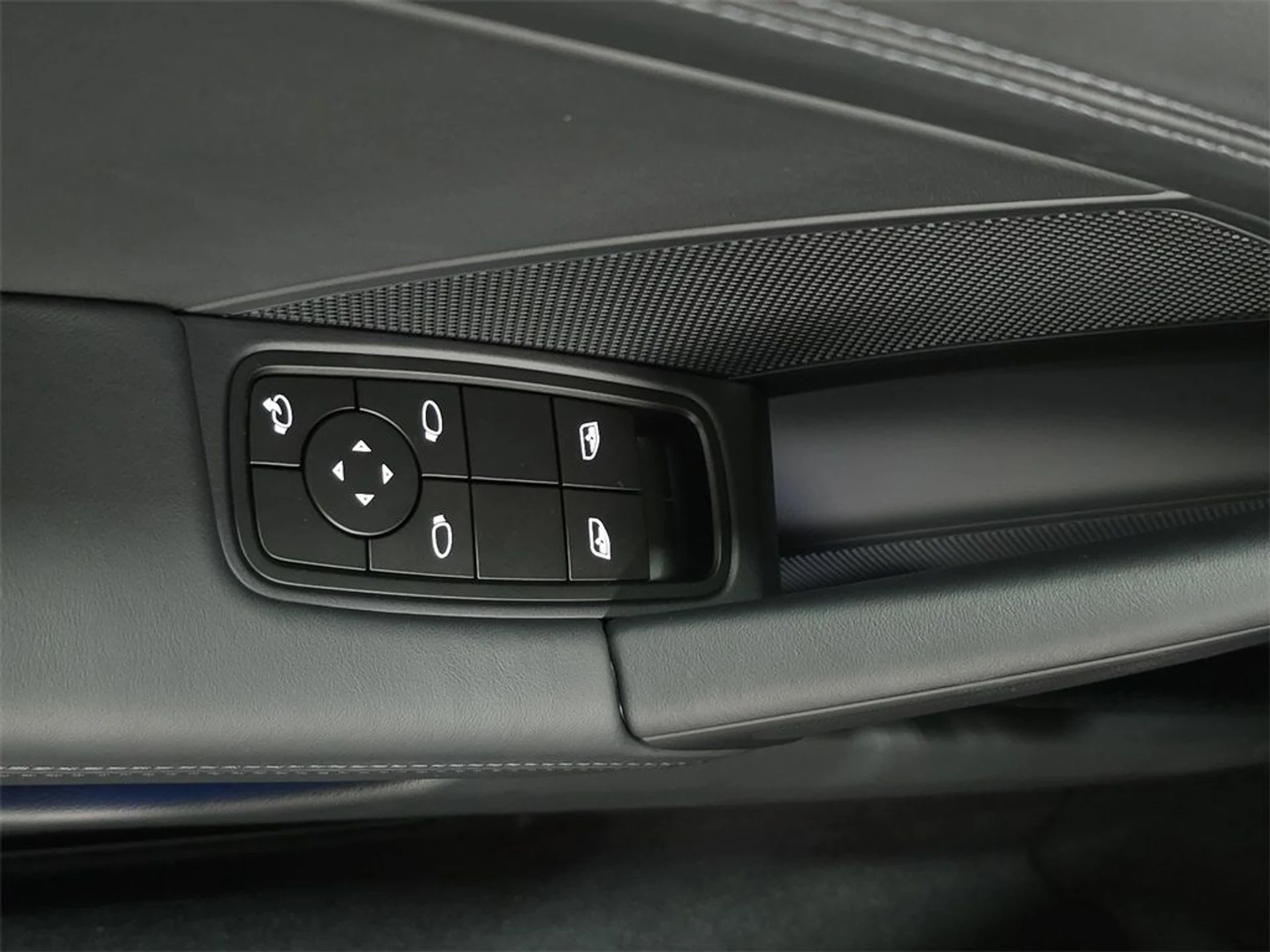 mph020_826775812_ff7fa71d32e88485a671672ce61460c8_6ee39a5ab8