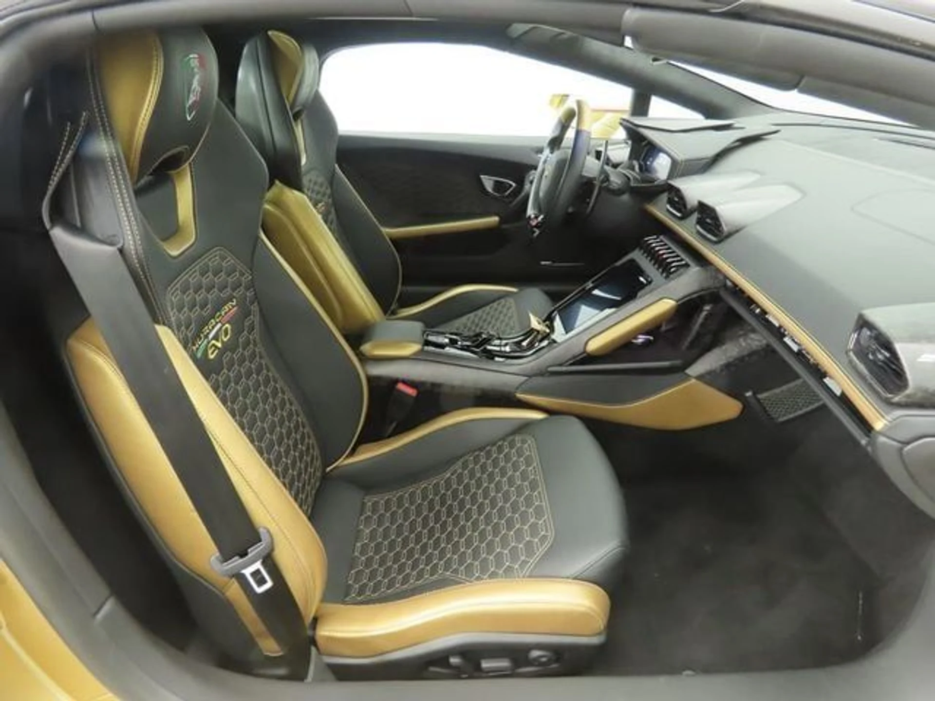 mph020_82808696_used_2022_lamborghini_huracan_evo_spyderawd_8868_22785143_21_640_69eafd1397
