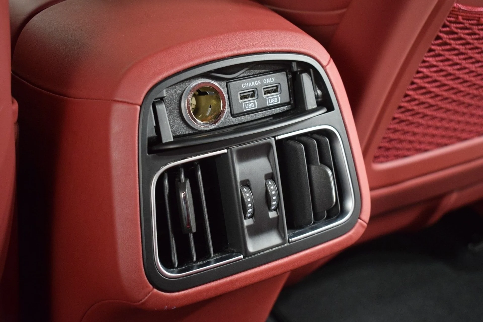 mph020_833945335_40090c377b34f7a254ed570f9bcde552x_fc860dde74