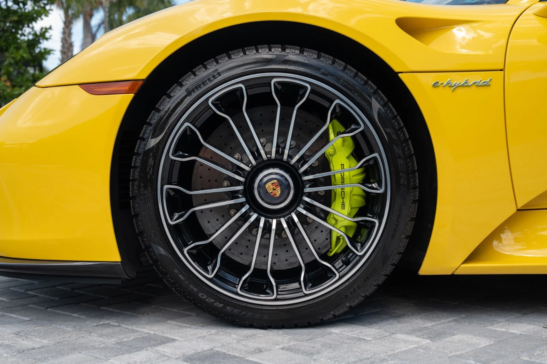 mph020_868016798_Used_2015_Porsche_918_Spyder_1782406239_e5df5018b1