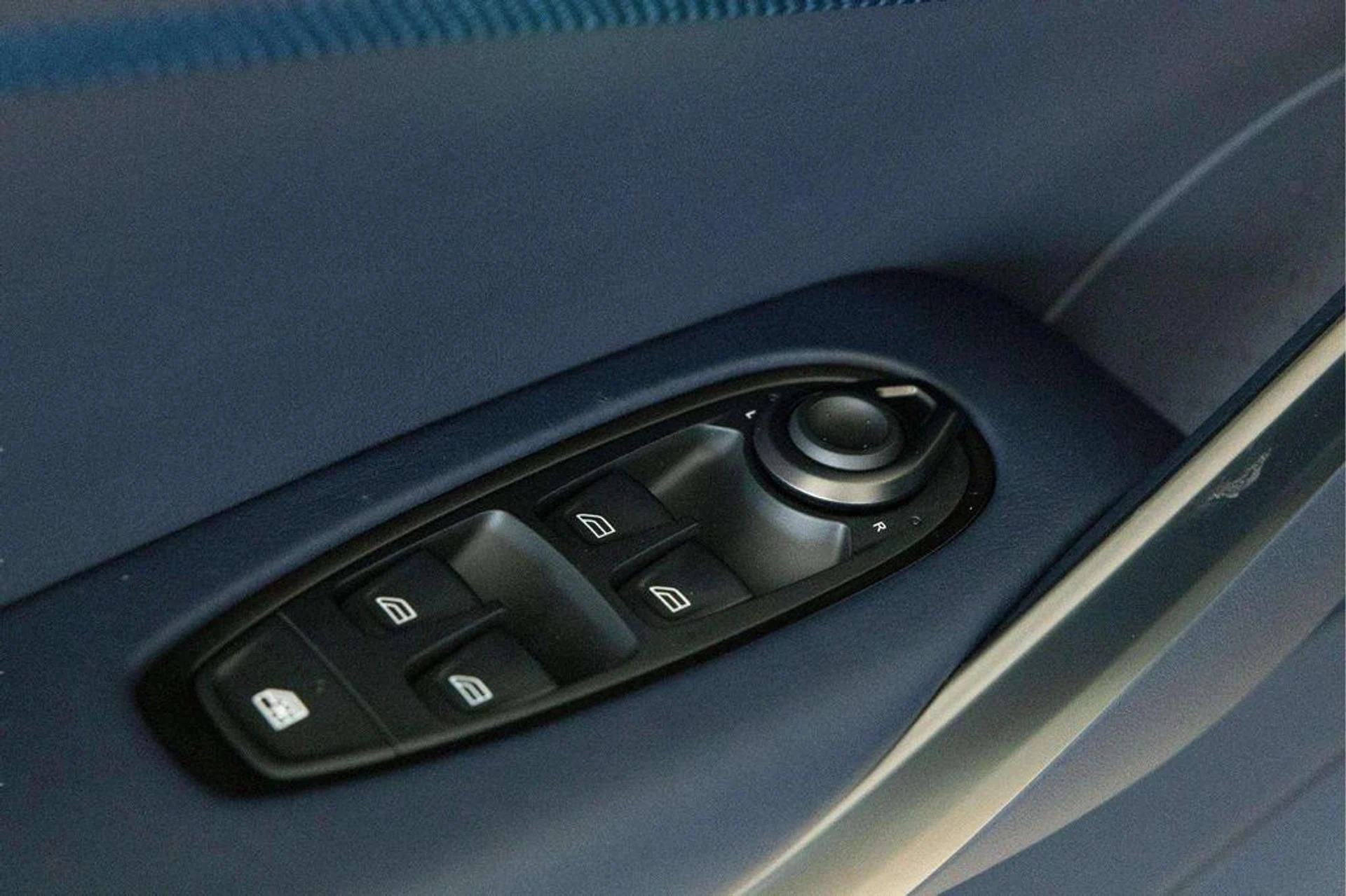 mph020_869535172_Kpmsxd_Ntld_Vaw_KB_Es9is_Gg9_UNY_0_ea0277640d