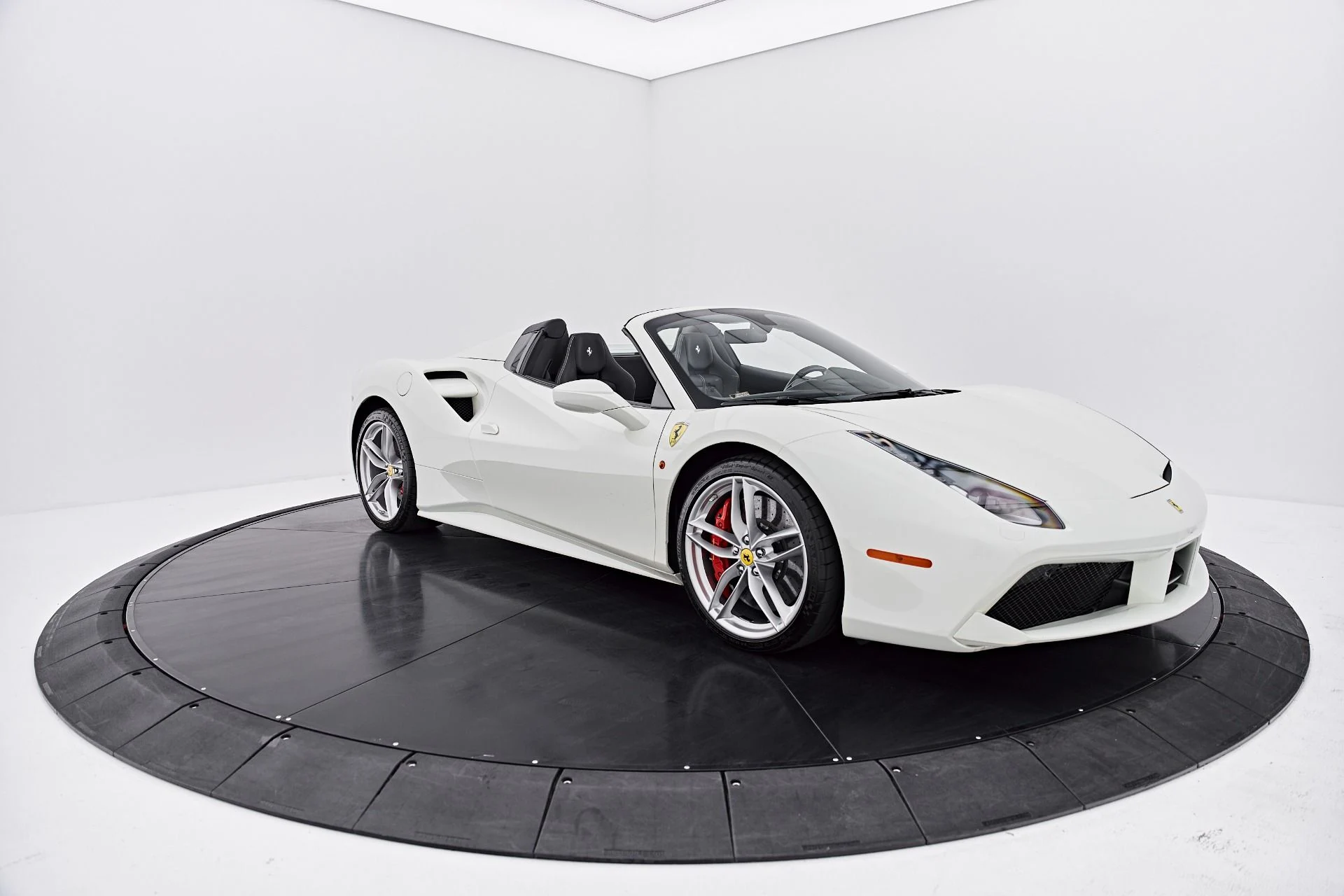 mph020_871263639_Used_2018_Ferrari_488_Spider_Base_1787888171_5ad6c3ab26