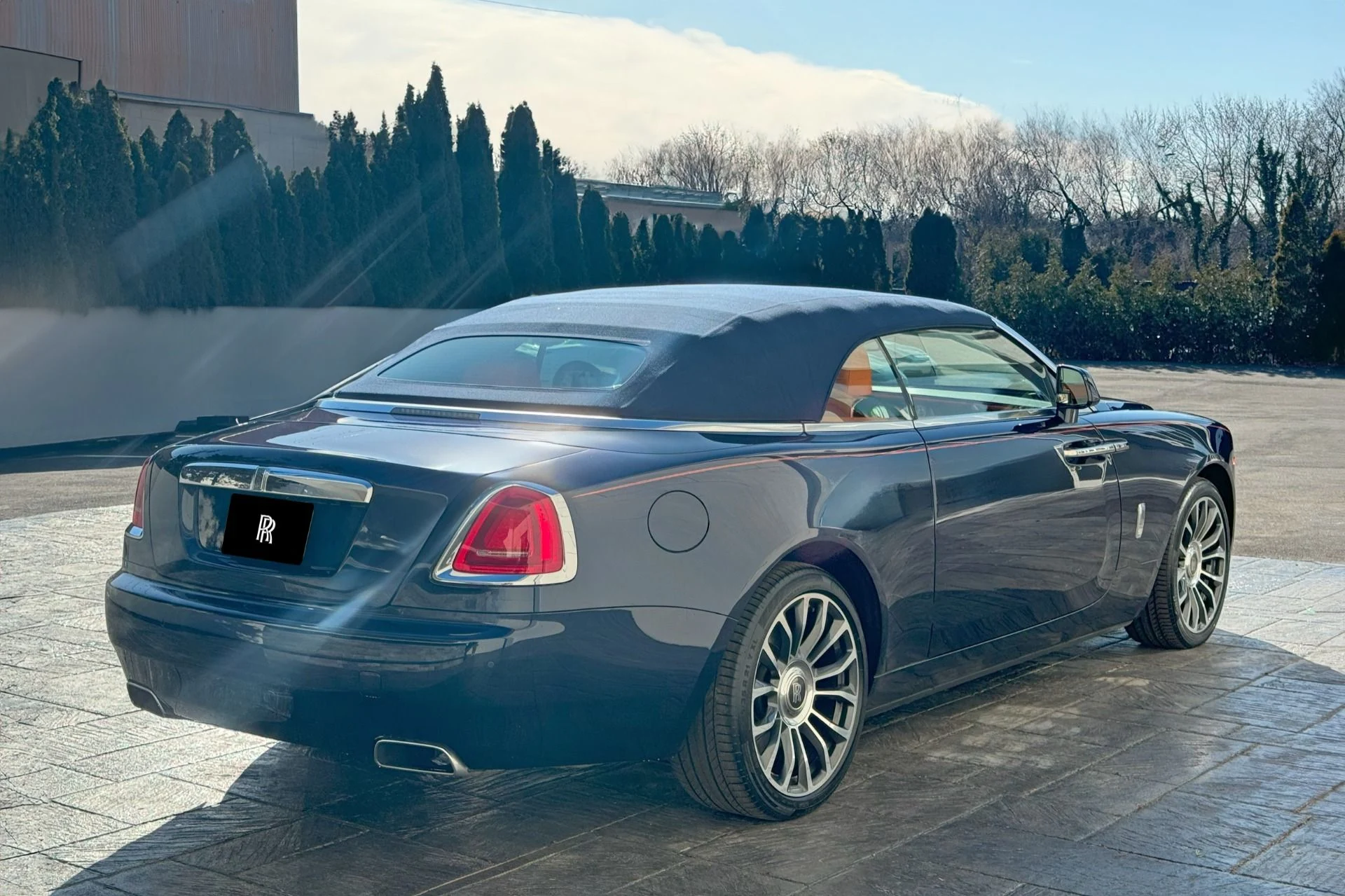 mph020_872711156_Used_2019_Rolls_Royce_Dawn_1739202178_1aa5a63211