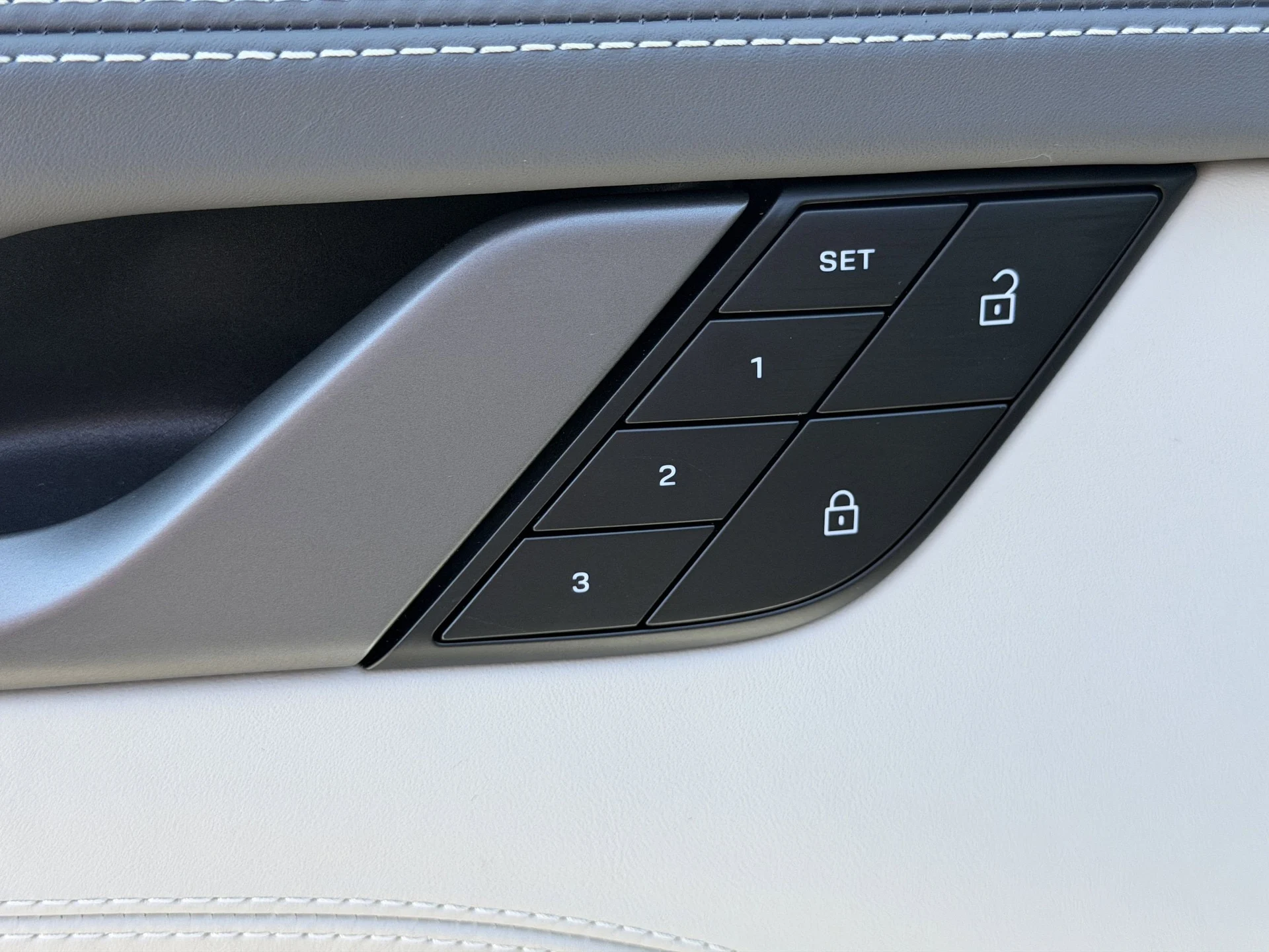 mph020_876219664_6b7882a95ac6813f11d8d1ad512a81d2x_2015081898