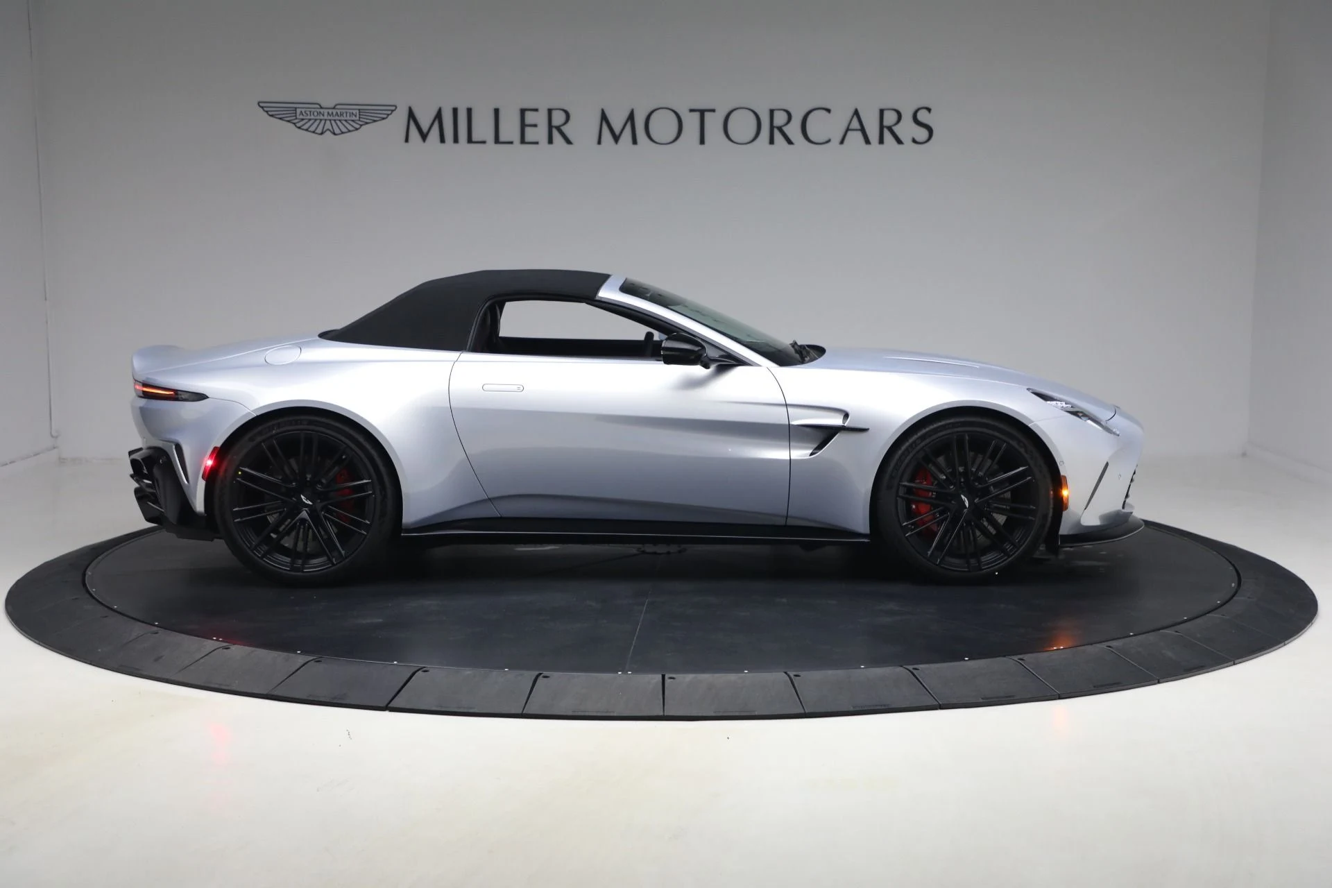mph020_88425434_New_2026_Aston_Martin_Vantage_Roadster_1768253307_3e6a4f63ff