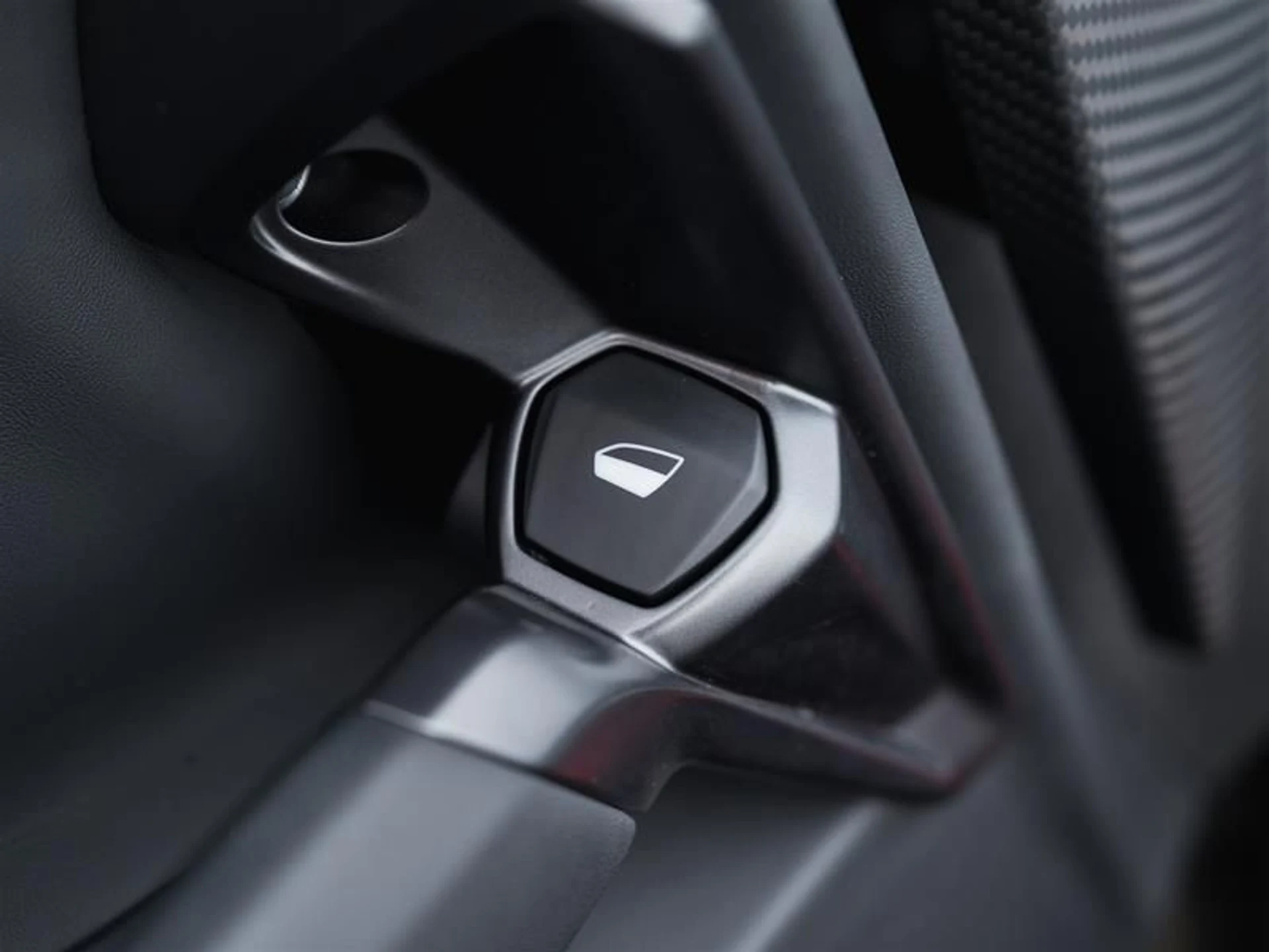 mph020_894514443_xegucbnv_45344f554b