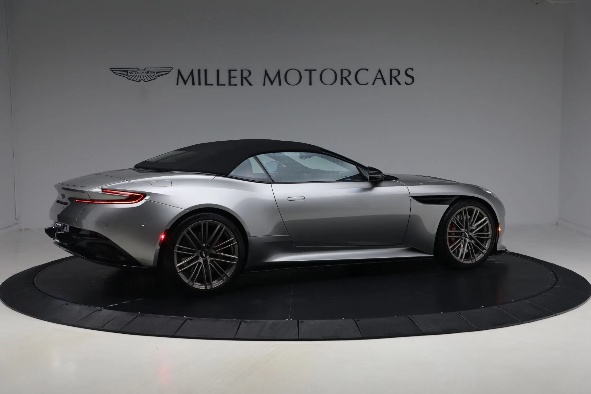 mph020_896722396_Used_2024_Aston_Martin_DB_12_Volante_1789831142_5883b06e2f